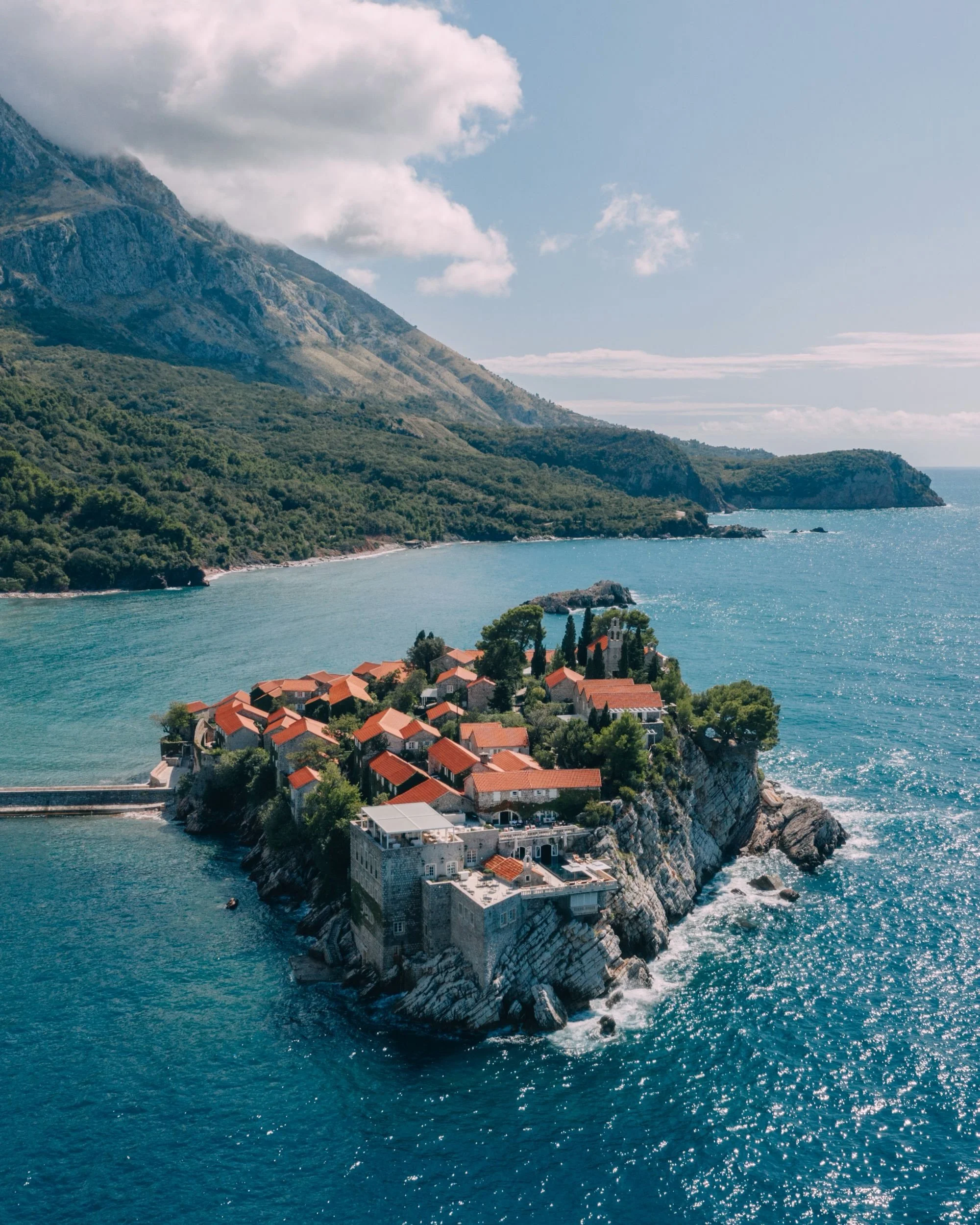 Which one suits you? Montenegro&rsquo;s dramatic Adriatic coastline pairs beautifully with neighboring Croatia or a private yacht tour of the Dalmatian coast, but two ultra-luxury hotels here are worth planning a vacation around on their own.

@oopor