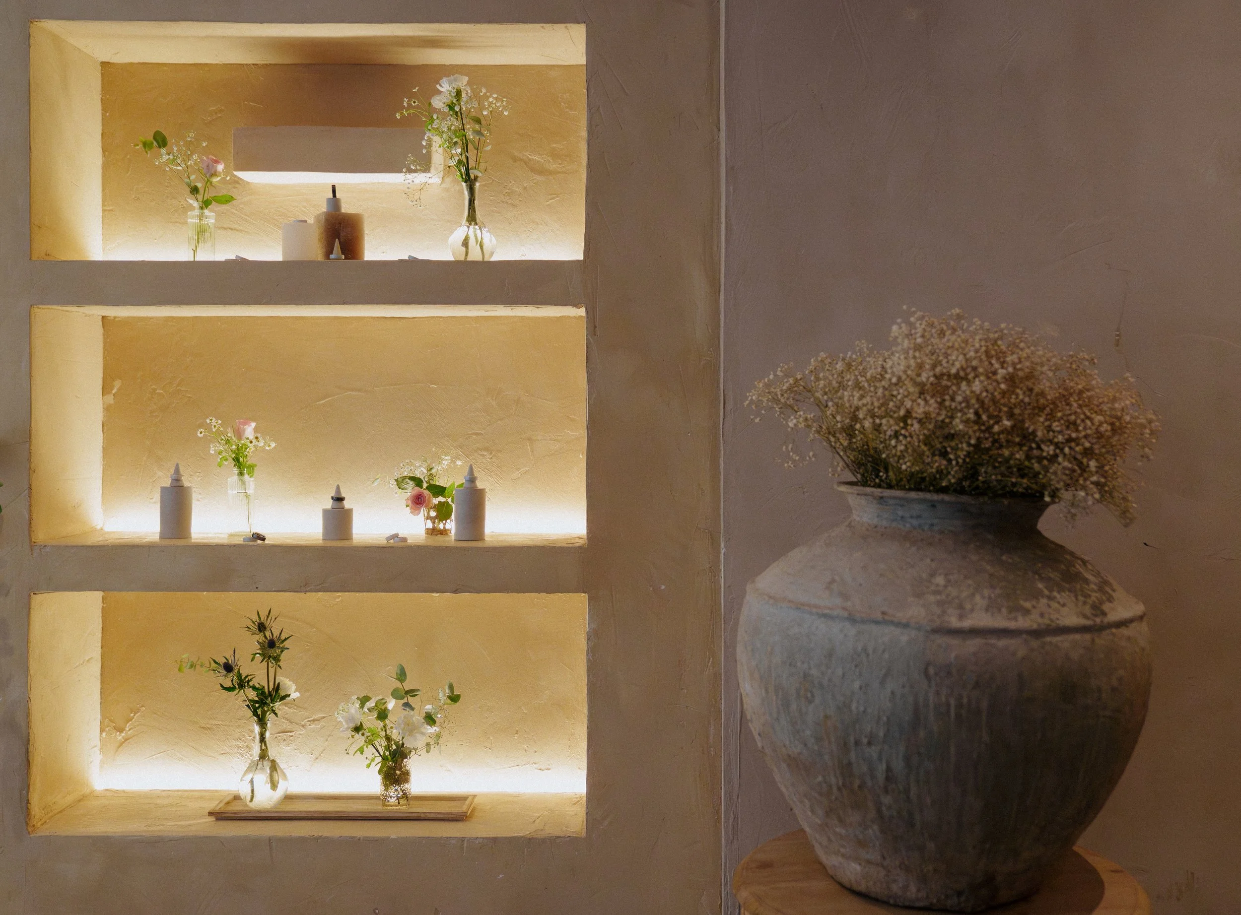 OURA - Ceramic ring event display shelving.jpeg