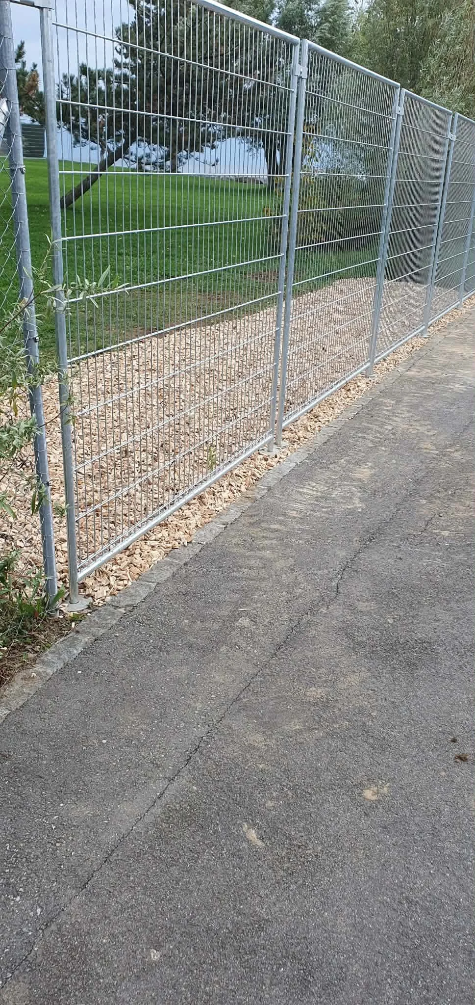 Cloture rigide + Paillage en copeaux