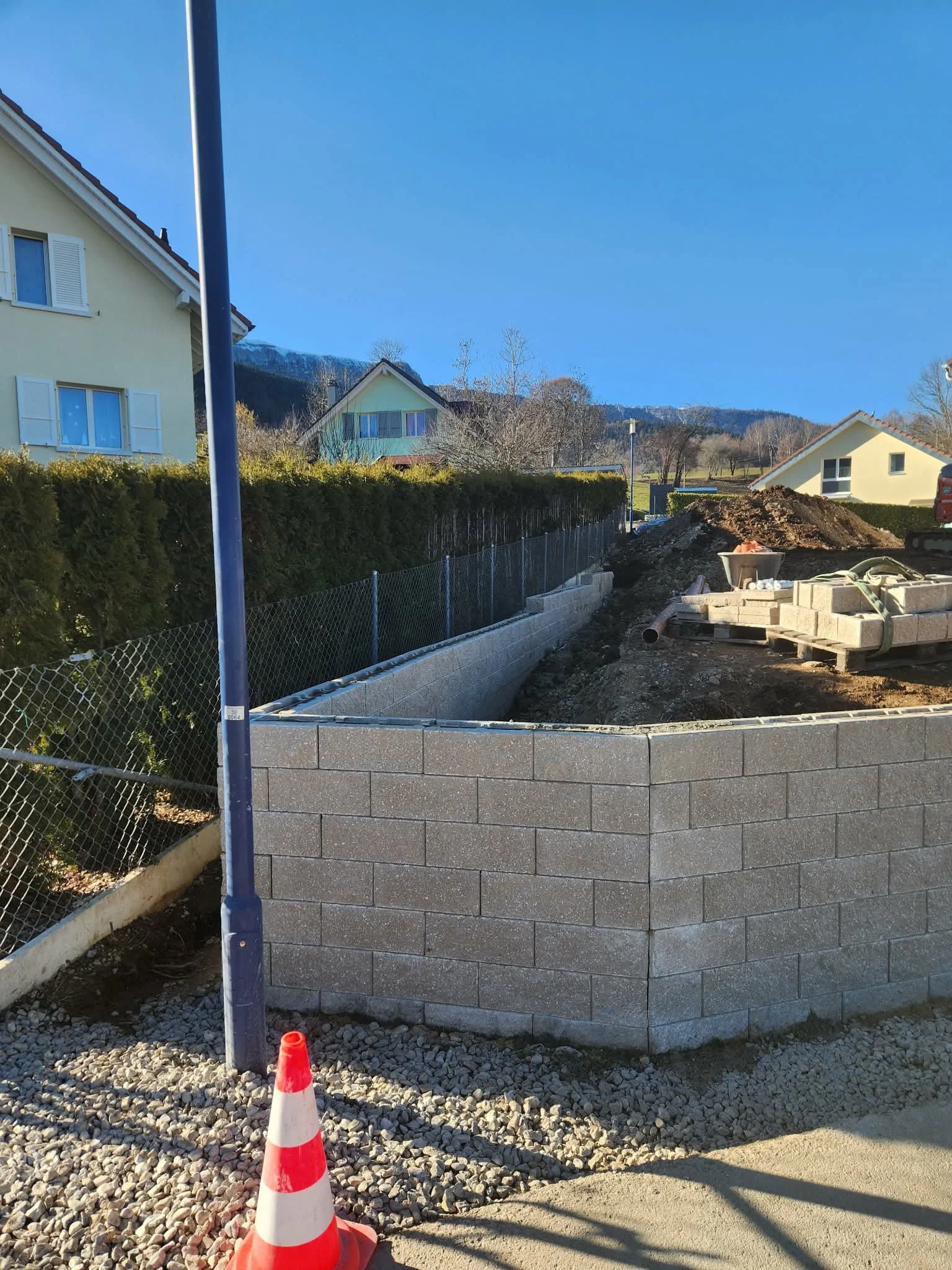 Mur de soutènement ( en cours )
