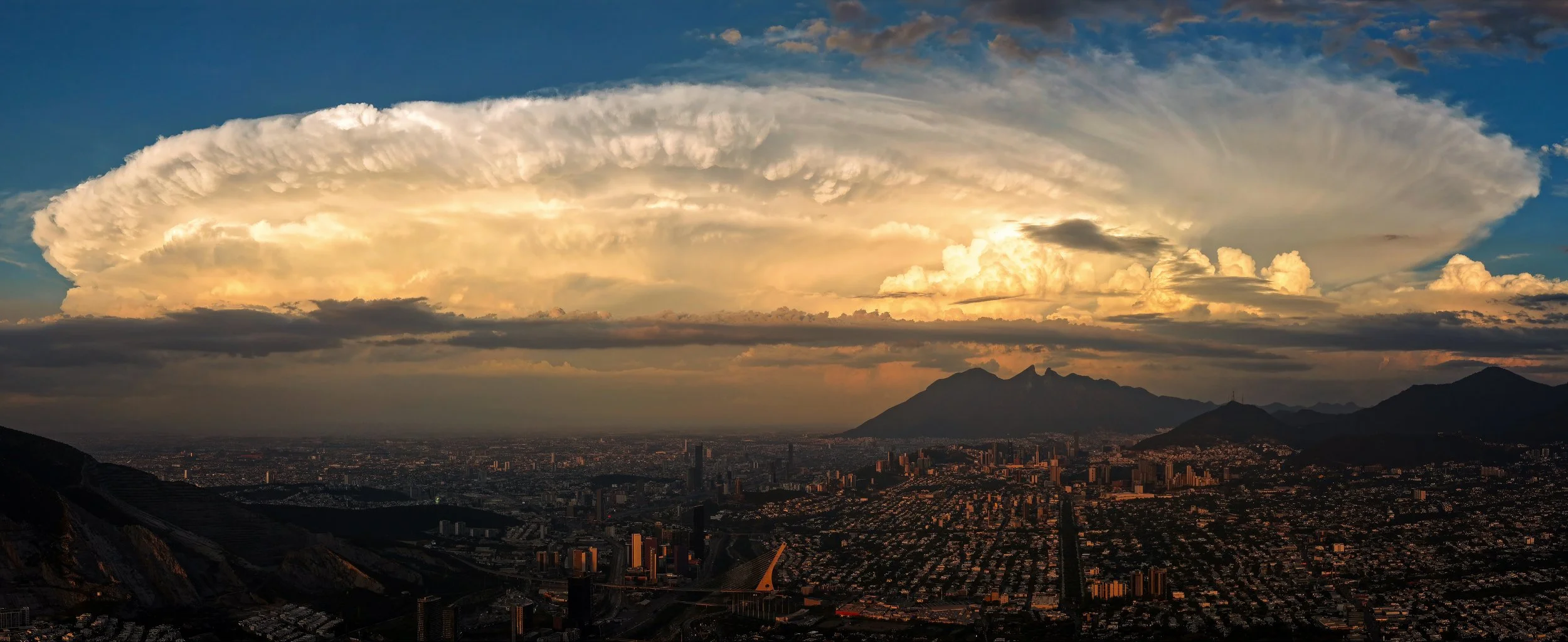 Super célula Regia.jpg