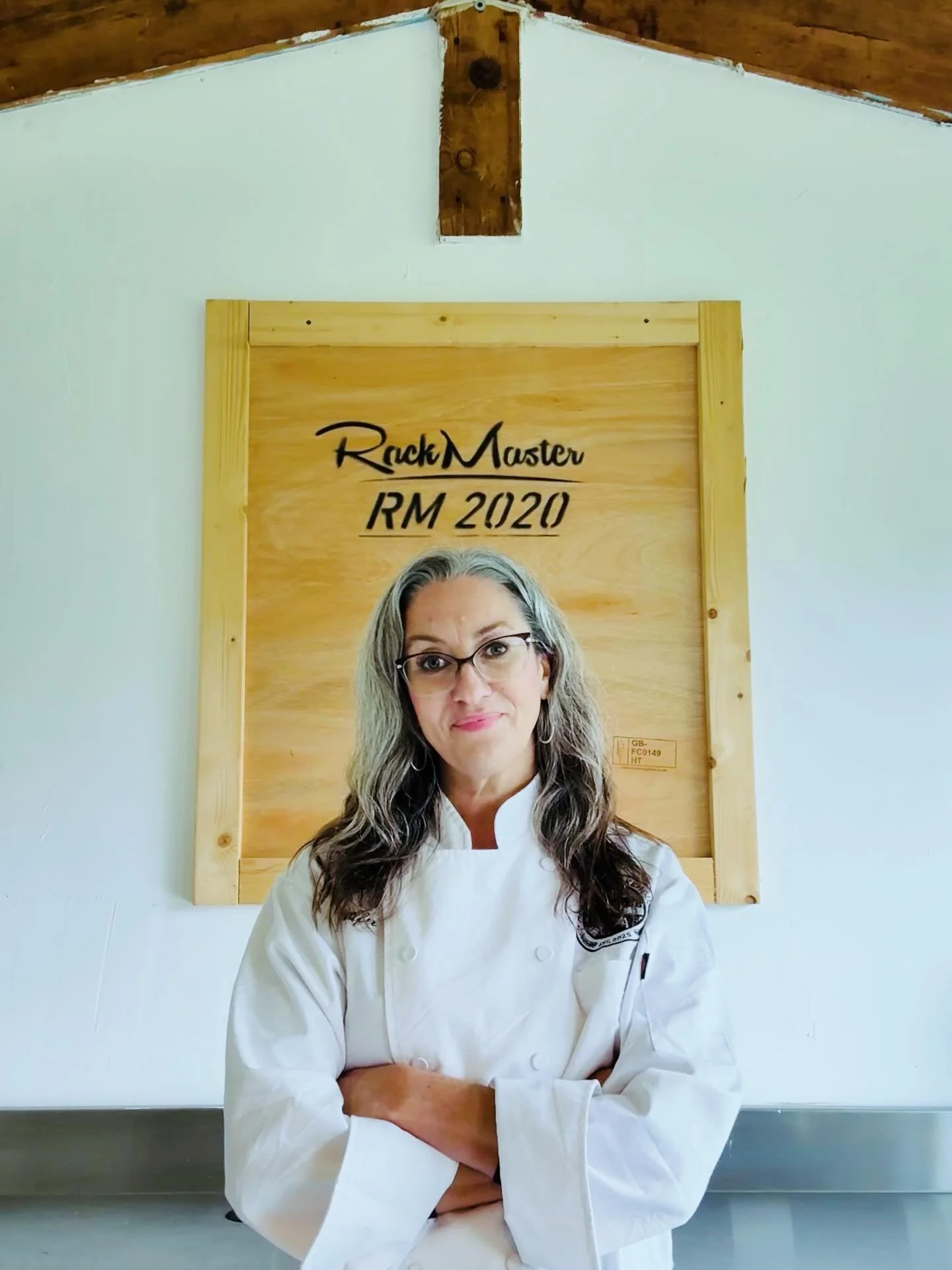 MEET THE BAKER&hellip;
Hi, I&rsquo;m Jennifer, the baker behind Row River Bakehouse. In the late 90&rsquo;s I took a job in the bakery at a crunchy little Natural Foods Cooperative in Northern Michigan. This experience in production baking helped sha