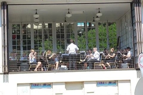 Goodbye to our conductor Dimitri; hello to Simon