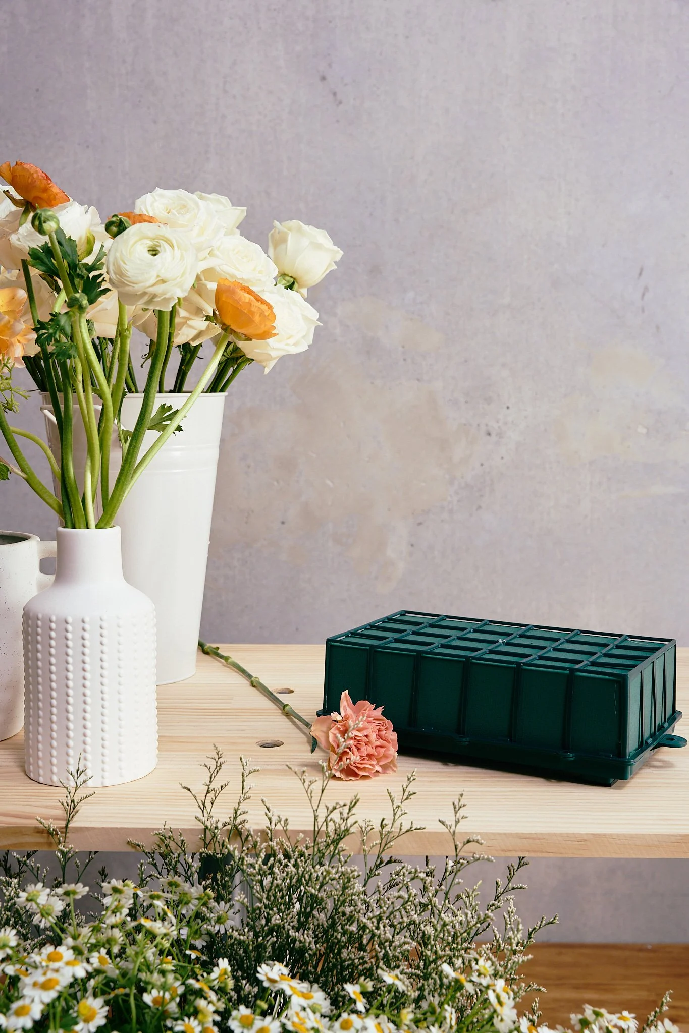 Jumbo Cage Oasis with Anti Slip Feet