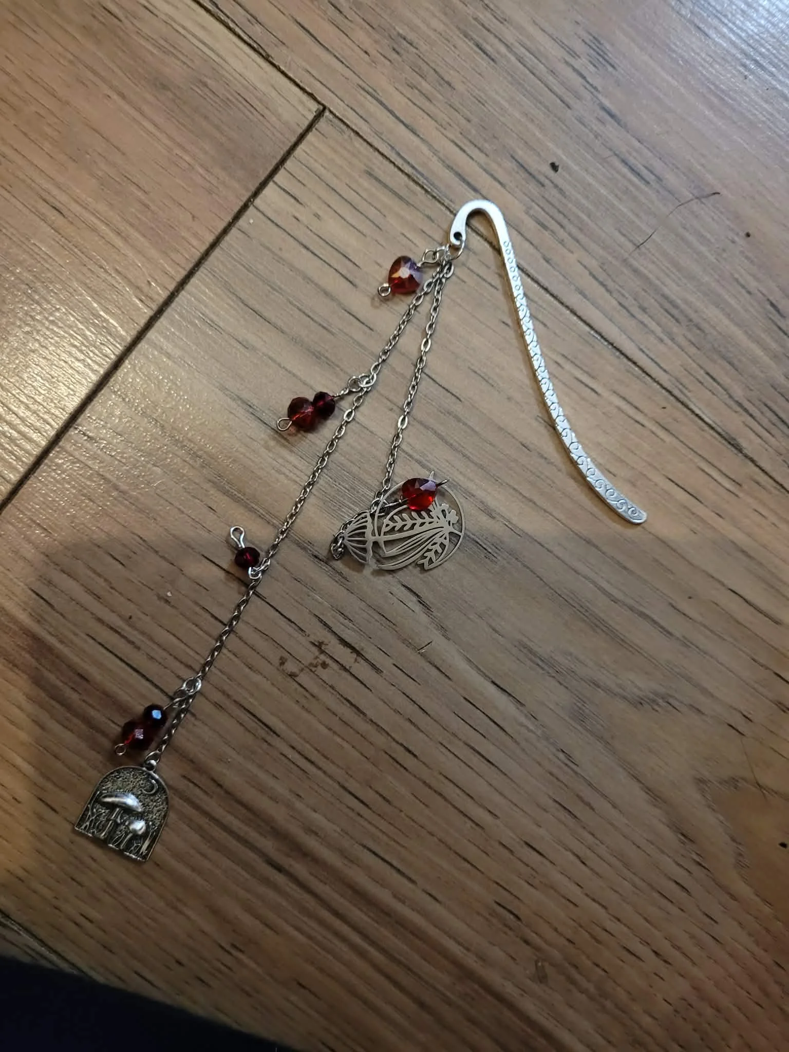 Metal bookmark dangler