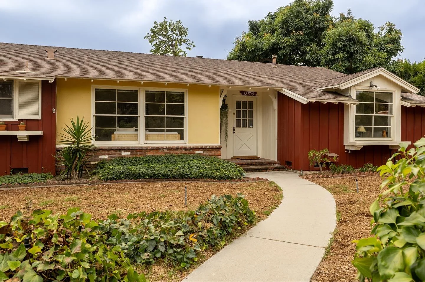 JUST SOLD ☀️ It was an honor helping our longtime clients say goodbye to their family&rsquo;s home of over 50 years, a Mid-Century time capsule in the heart of Studio City. This one was definitely bittersweet, but we&rsquo;re so happy this gem went t