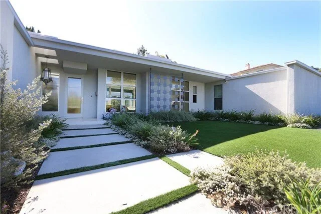 3210 DONA RAQUEL | STUDIO CITY | $2,400,000