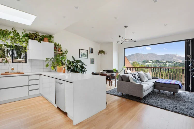 7143 WOODROW WILSON | HOLLYWOOD HILLS | $835,000