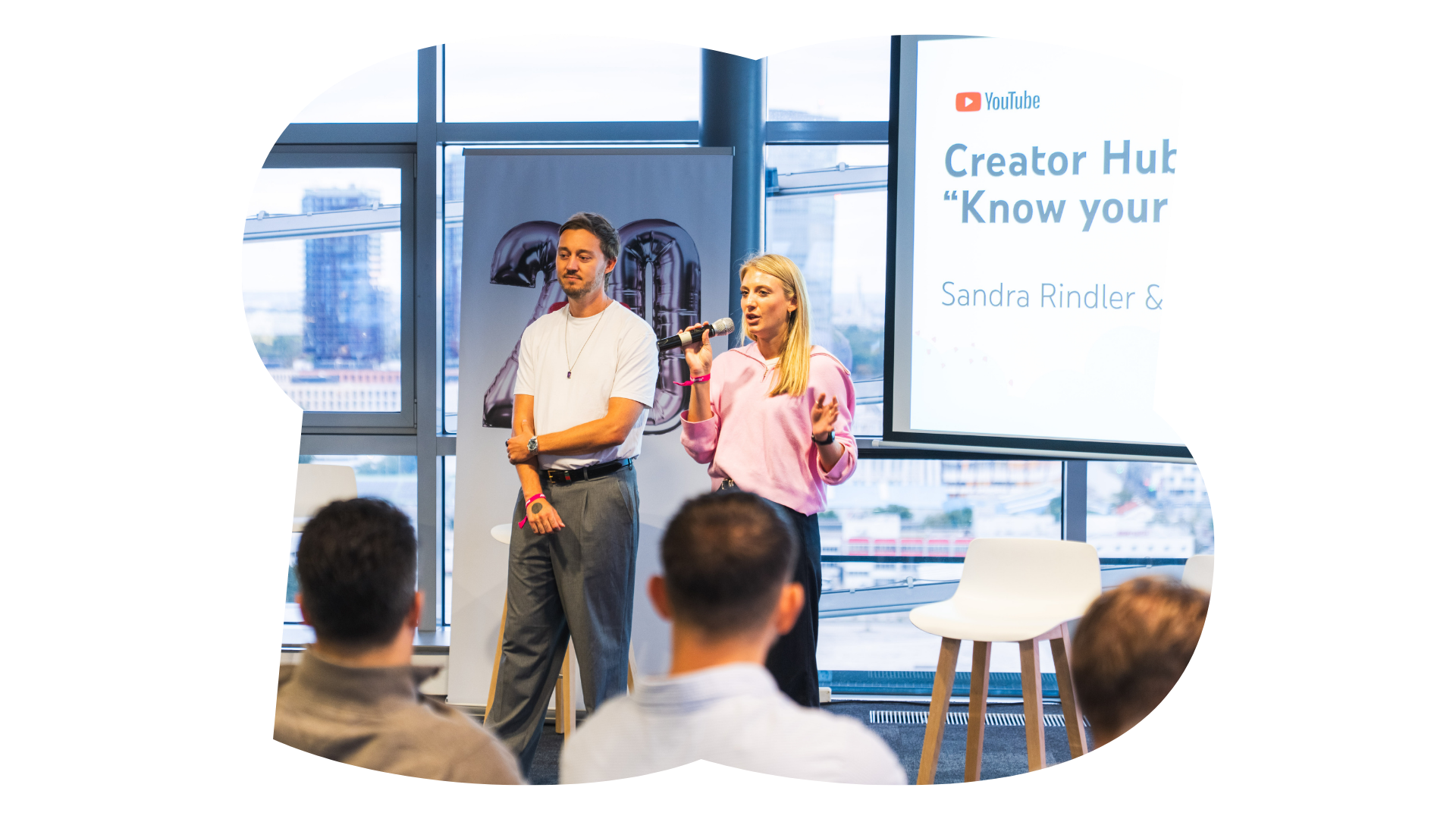 Sandra Rindler Speakerin beim YouTube Creator Collective MeetUp.
