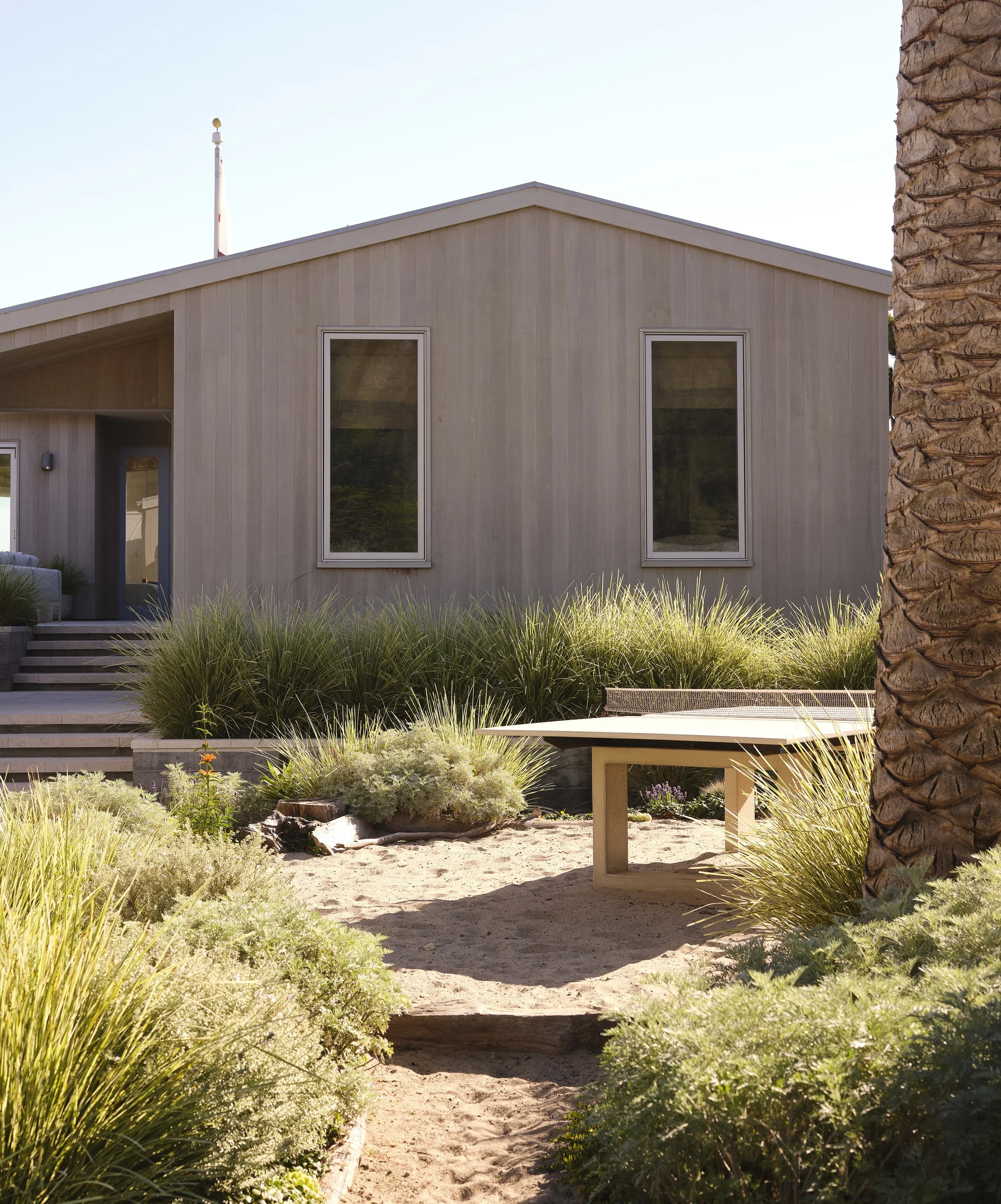 Outdoor play can be charming, too – surrounded by native beach grasses and plantings, this ping pong table set neatly into the sand provides the perfect nook for an afternoon of fun.