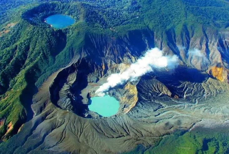 Poas-Volcano-National-Park-2.webp