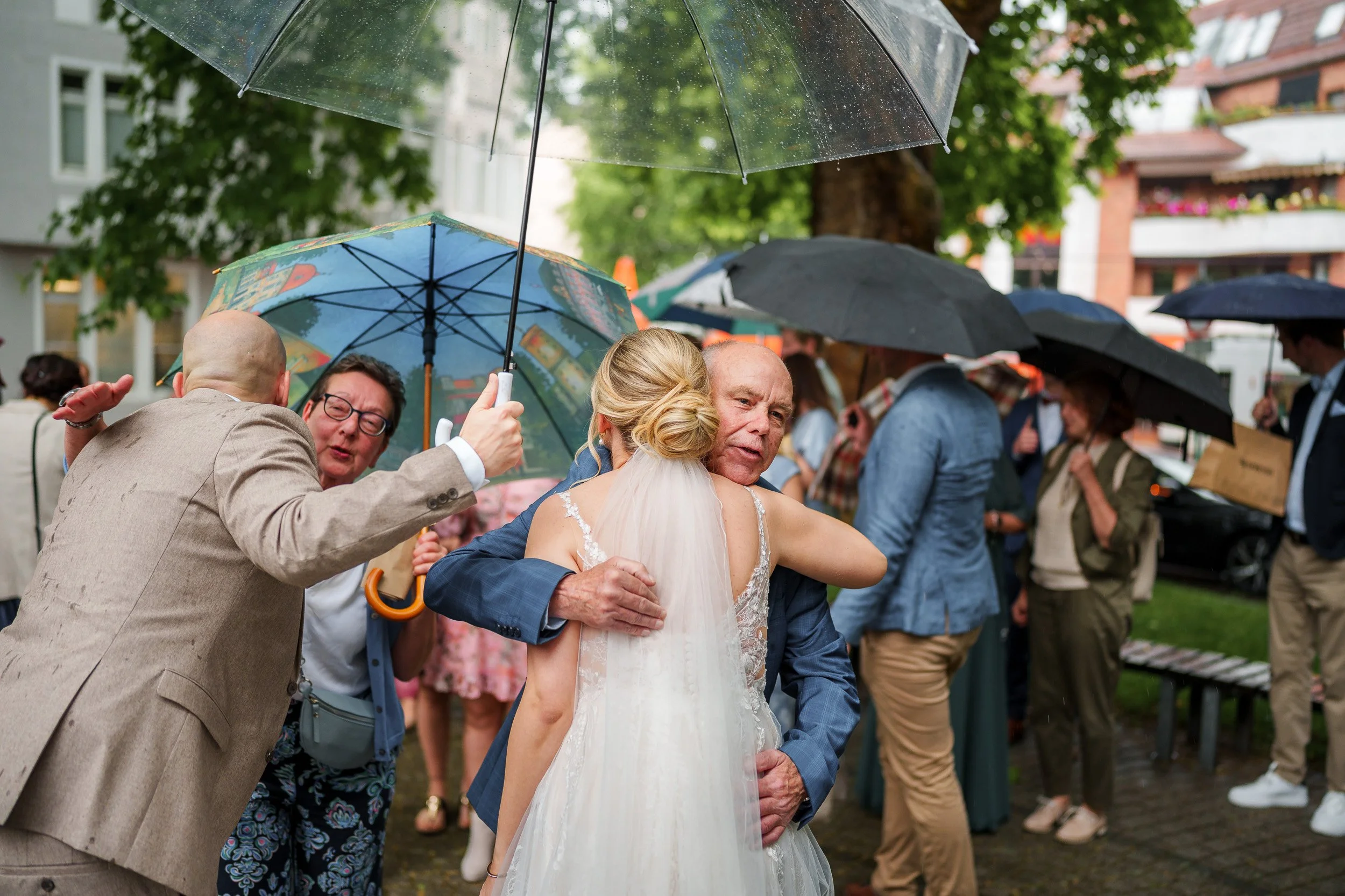 Friedenskirche Bonn |Regen  Hochzeit | Brautpaarshooting | Fabian Dick Hochzeitsfotograf & Videograf