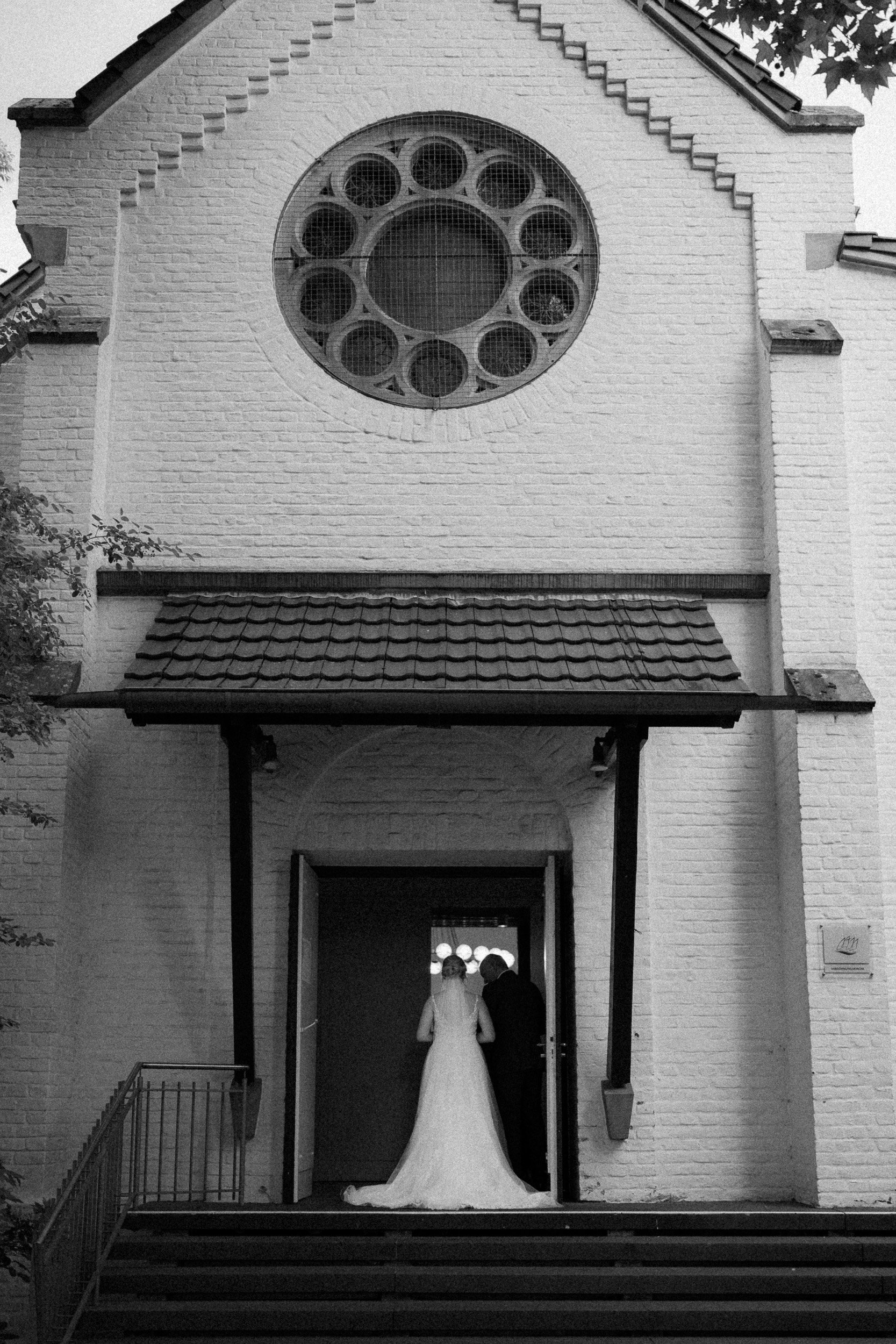 Friedenskirche Bonn | Hochzeit | Brautpaar | Fabian Dick Hochzeitsfotograf & Videograf