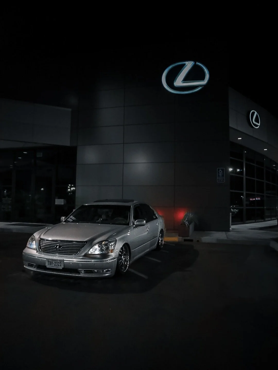 What yall think of that Glam LX? 

🔌🔌🔌🔌🔌🔌🔌
#v8 #3uz_fe #v8lexus #vipcars #lexusarchives #lexus #ls430  #jdm #bippu #bippultestyle #vip #vipcartel #carculture #onlyforward #fiorivisuals #vehiclephotography #bagged #bagged430 #bagriders #airride