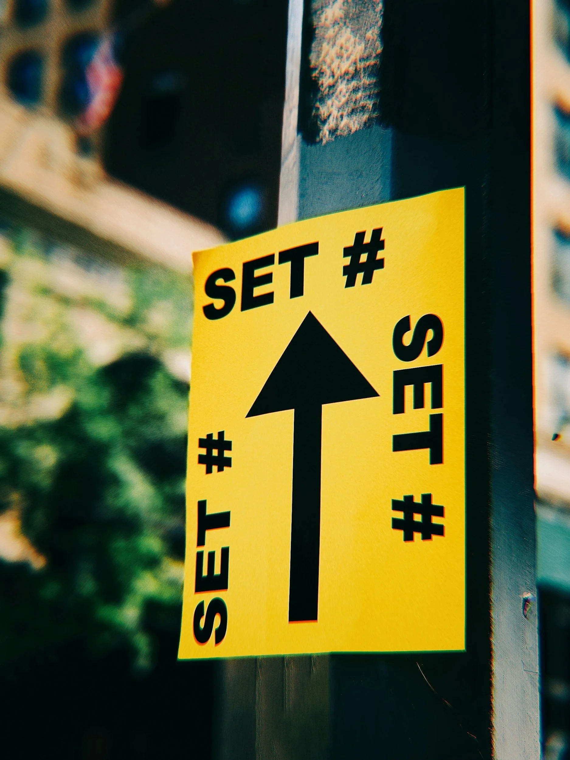 alza acting on set sign
