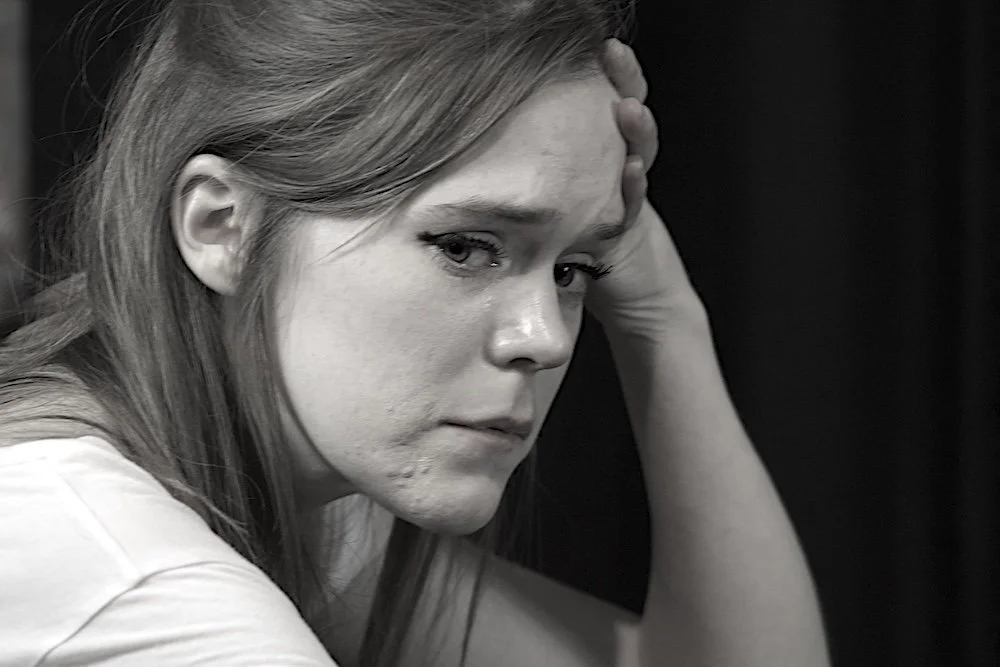 Actor in an emotionally intense scene, representing advanced film acting training at Alza"