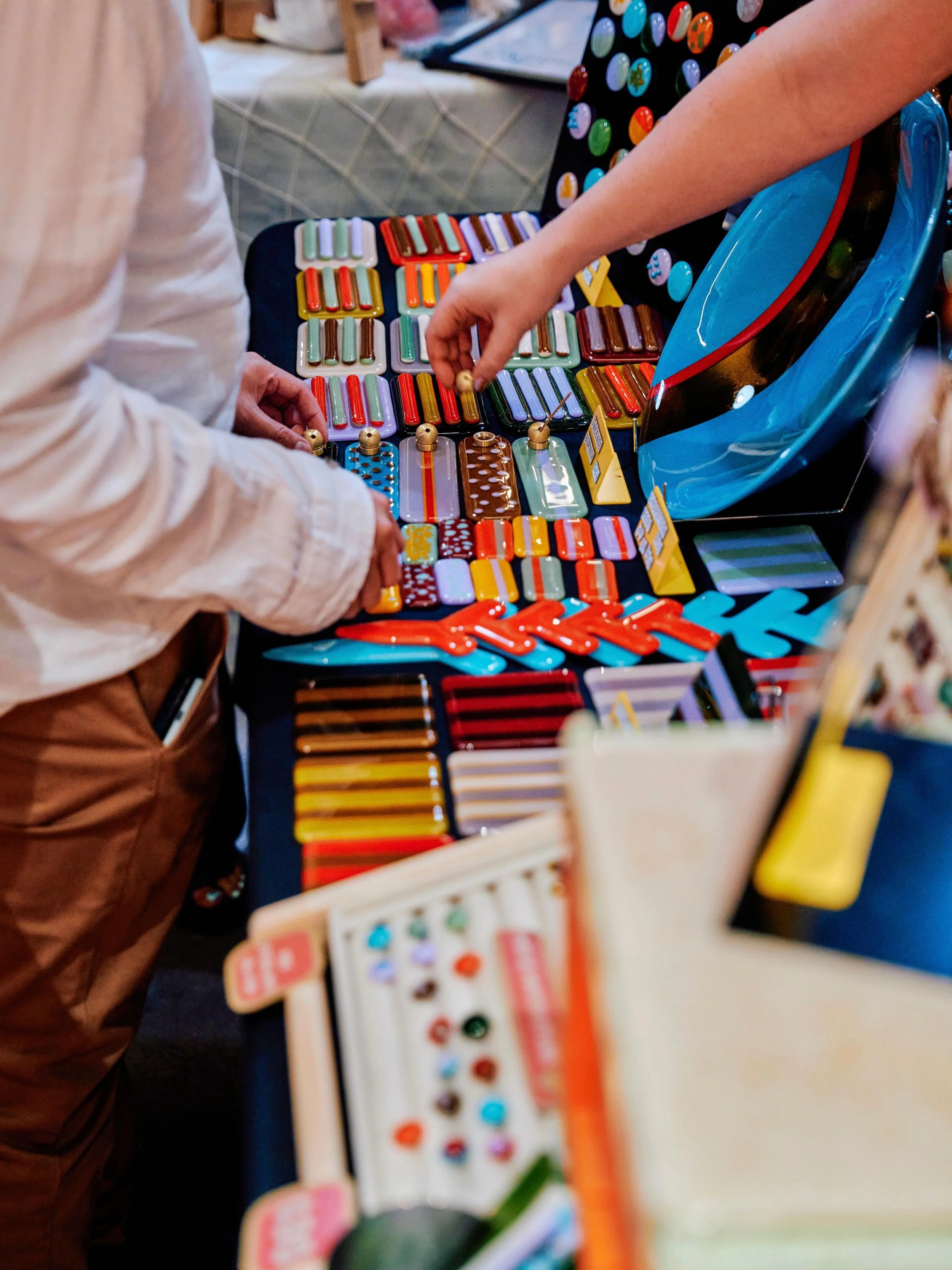 Had such an incredible day at @thegreatartistmarket, truly spoilt for my first market experience! It was so wonderful to talk to so many people about process, craft and colour.

In June I&rsquo;ll be at the Artisans Market at @thecoalloader on the 7t