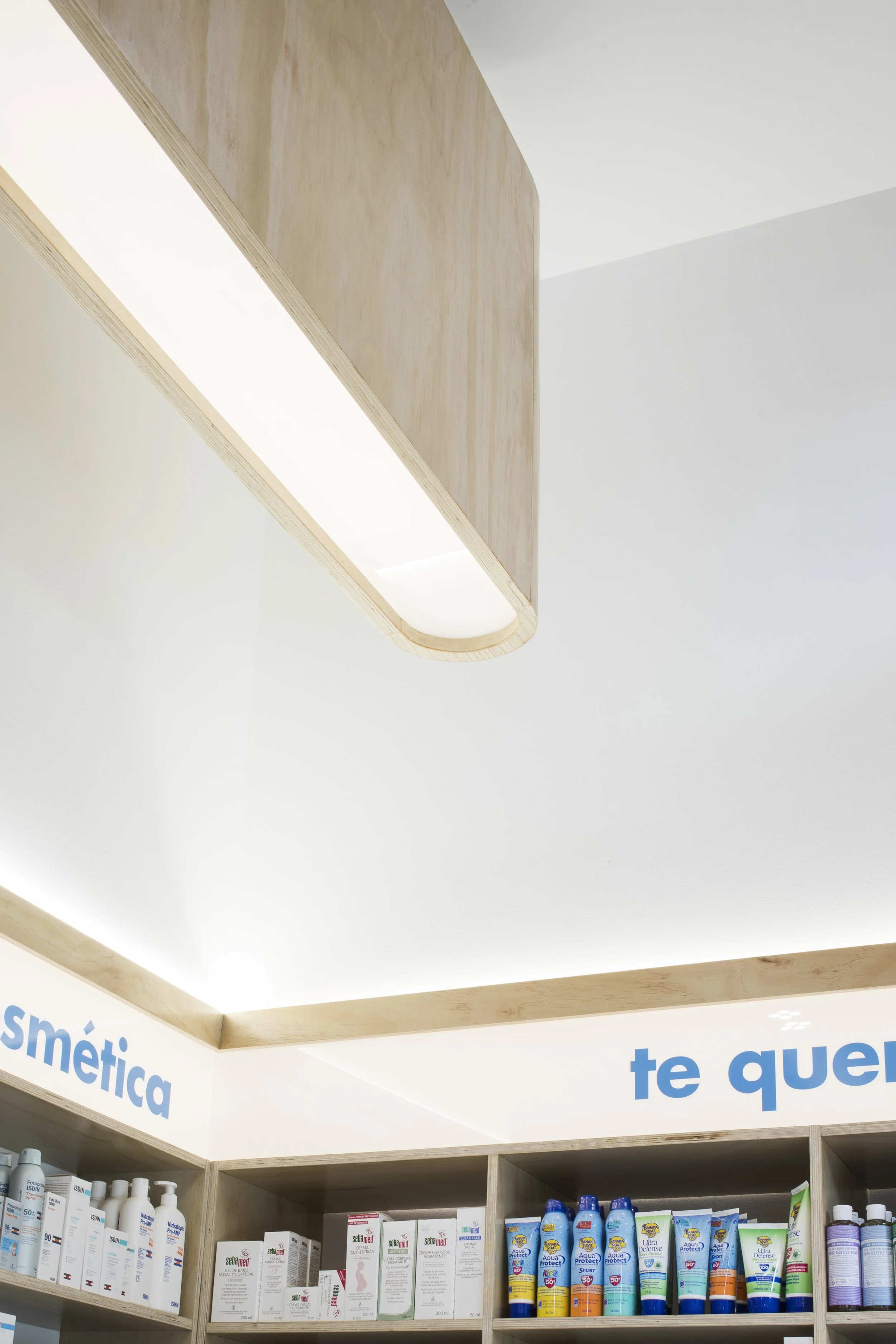 ELPATIOarquitectos_Farmás_Multiplaza_Panamá_Interiores_Interior Desing