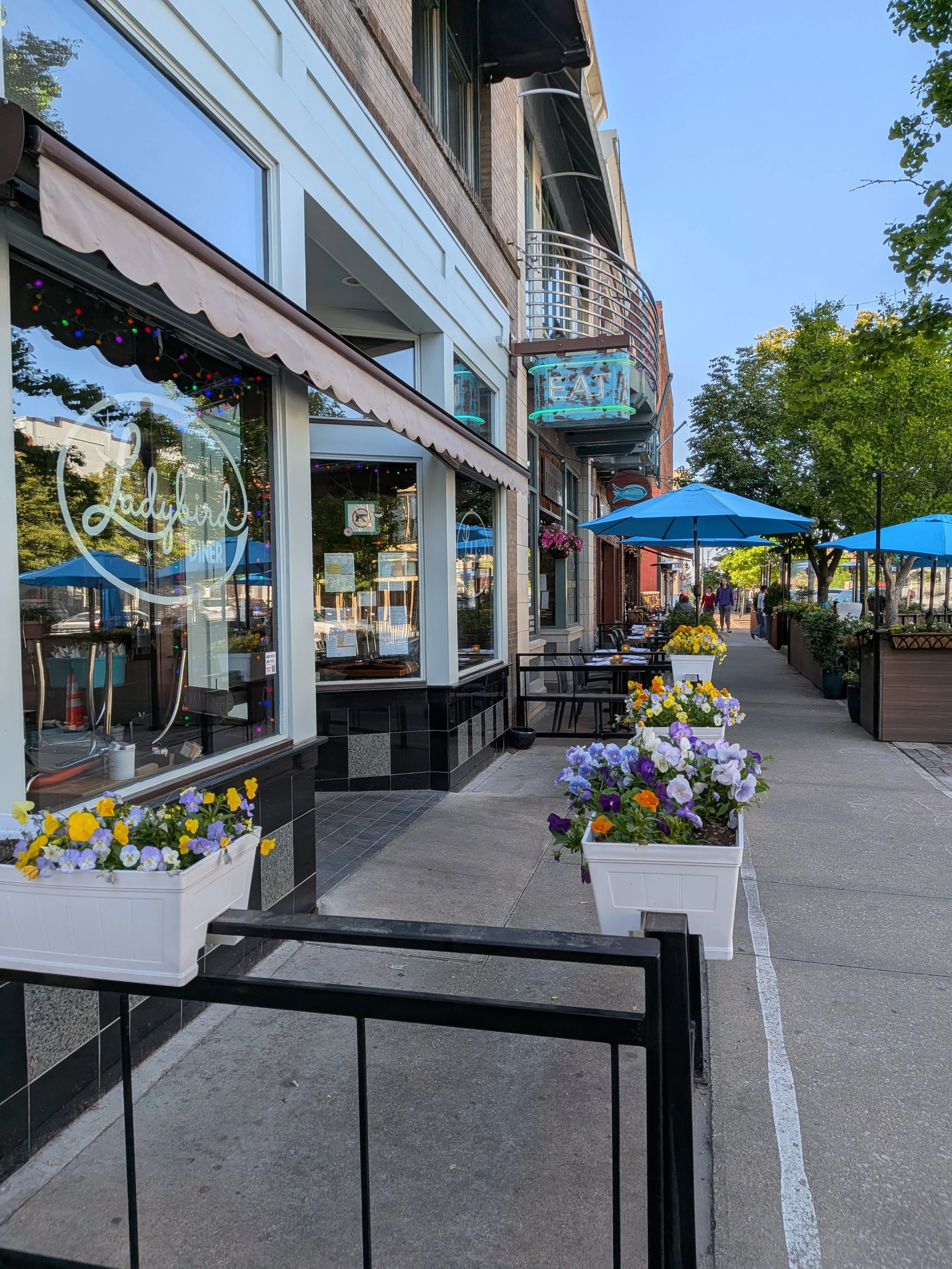 Lawrence Weekend Mornings: Where to Eat Brunch &amp; Find Great Coffee