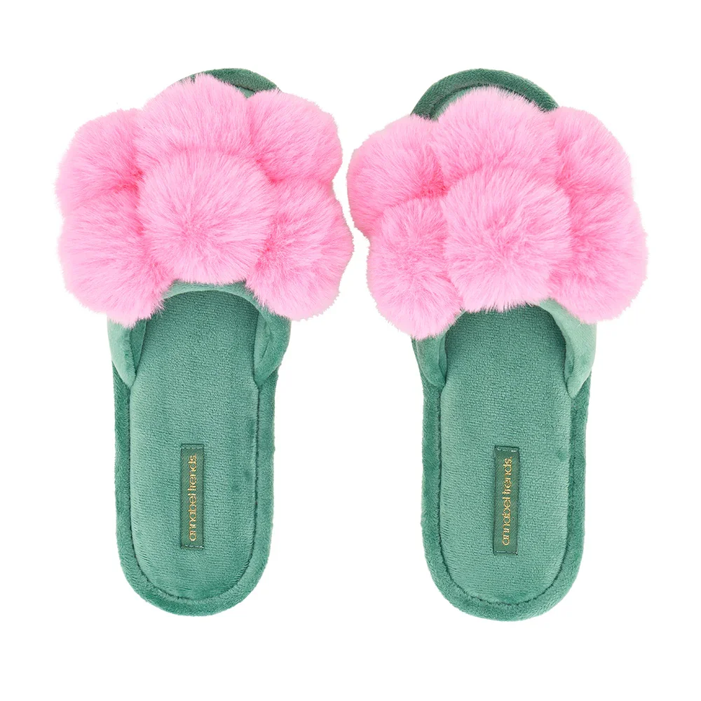pom pom slippers3.webp