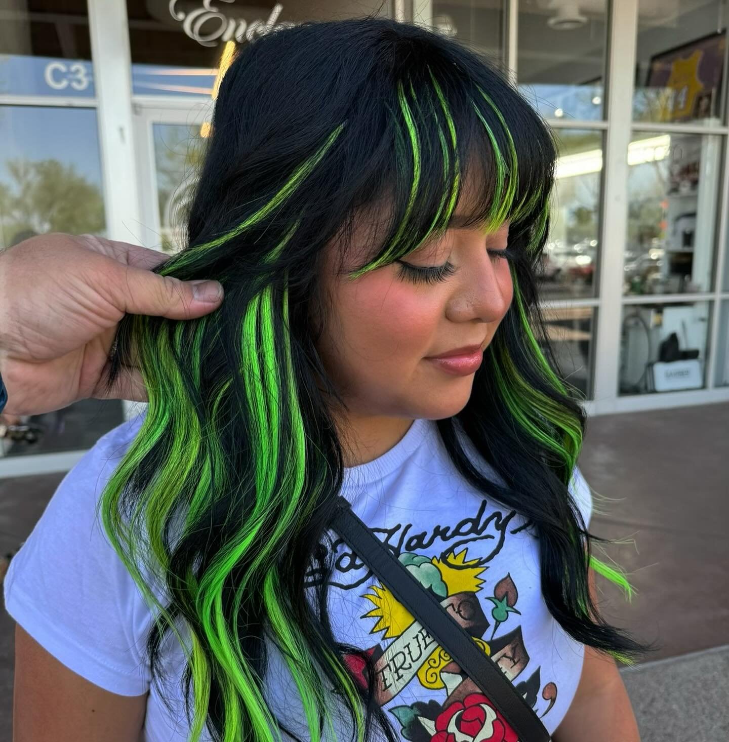 I was so excited to play around with the amazing and beautiful @hairbypita  and give her this awesome color to get her #coachella ready! 🎉 🎶 
Custom colored @babe_hair keratin fusion hair extensions to add a beautiful pop and burst of color to make