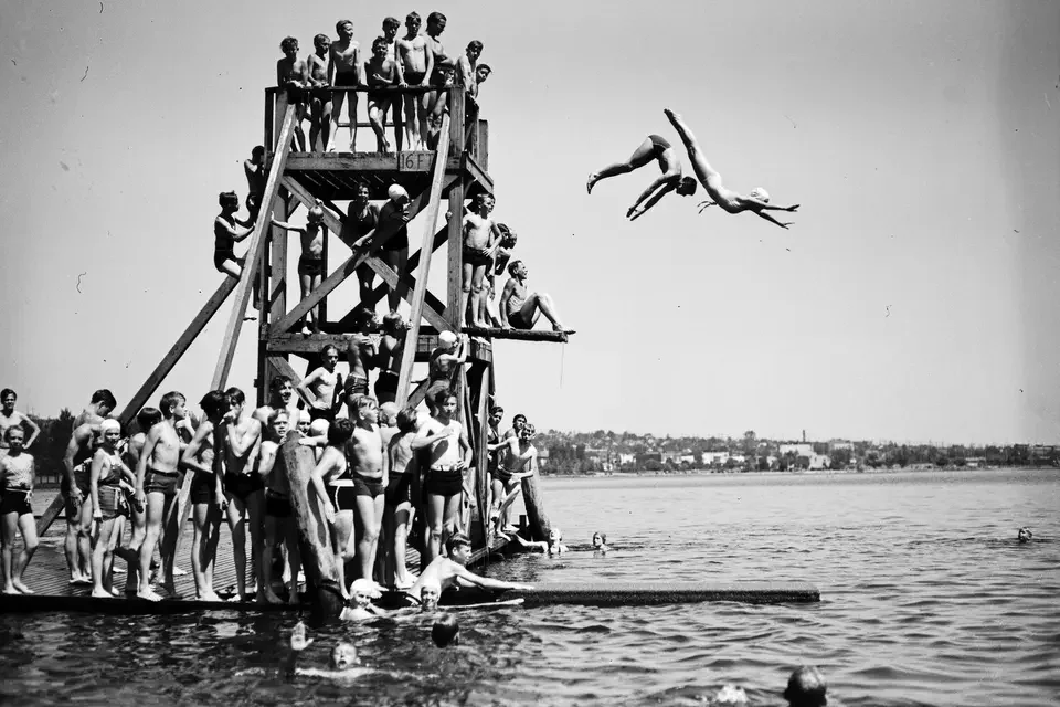 Exploring Sauna Hut Green Lake