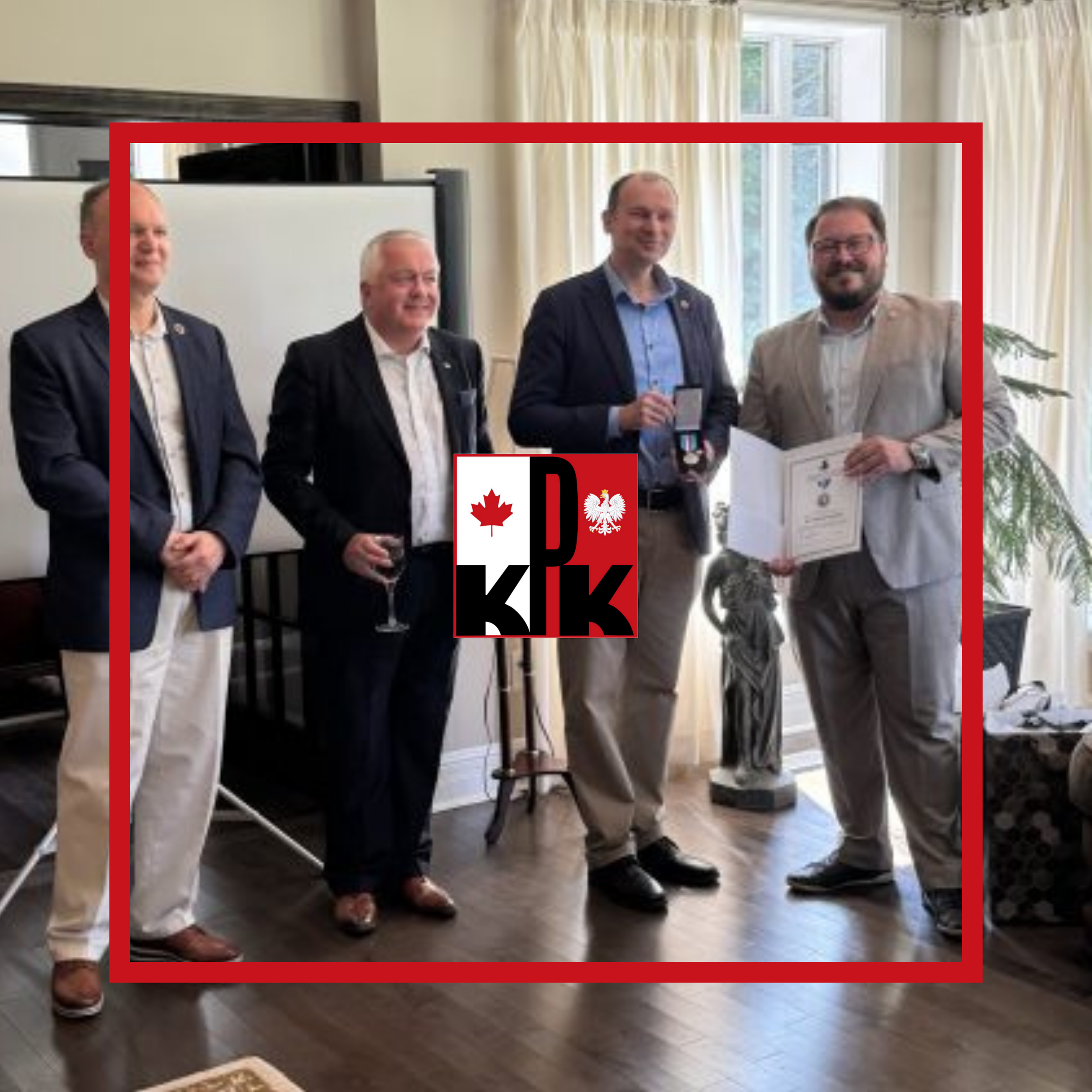 Kongres Polonii Kanadyjskiej wręcza Medal I.J. Paderewskiego J.E. Witoldowi Dzielskiemu