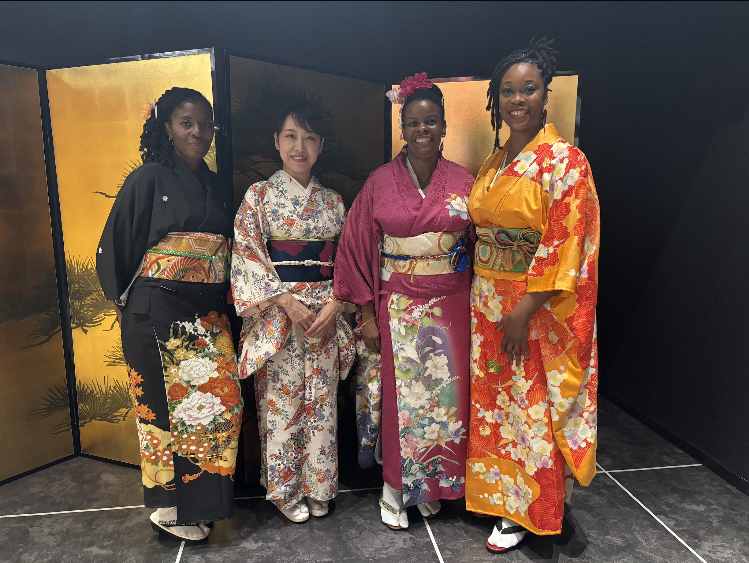 Lesbifriends Travel - Japan