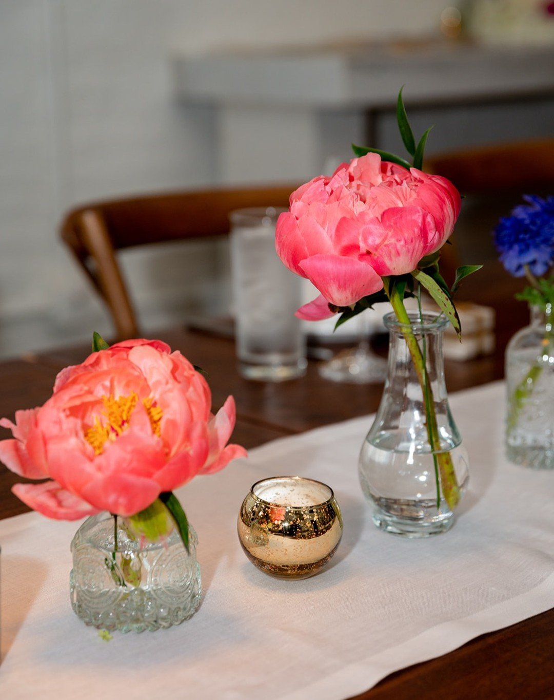 Love the simplicity of vintage bud vases, spring flowers and votives.

@impressenshi 
@giorgiosofgramercy 
@scottsflowersnyc 

#vintagesimplicity #birthdaydinner #privateevents #luxuryeventsnyc #letalishadoit #springinnyc
