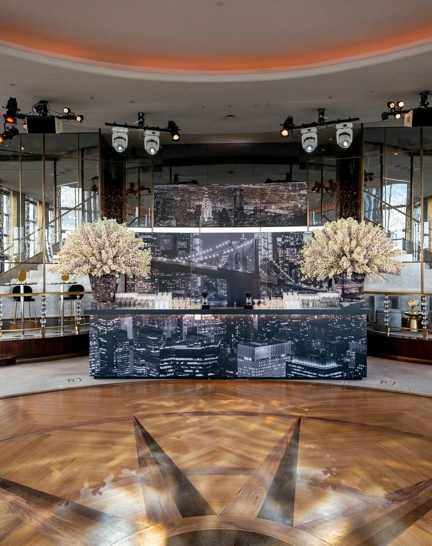 Visiting the Rainbow Room last week, reminded us of this beautiful welcome dinner we planned during this wedding celebration.

Design, florals and production @david_stark_design 
Lighting Design @scottdavislightingdesign 
Catering @rainbowroomnyc 
En