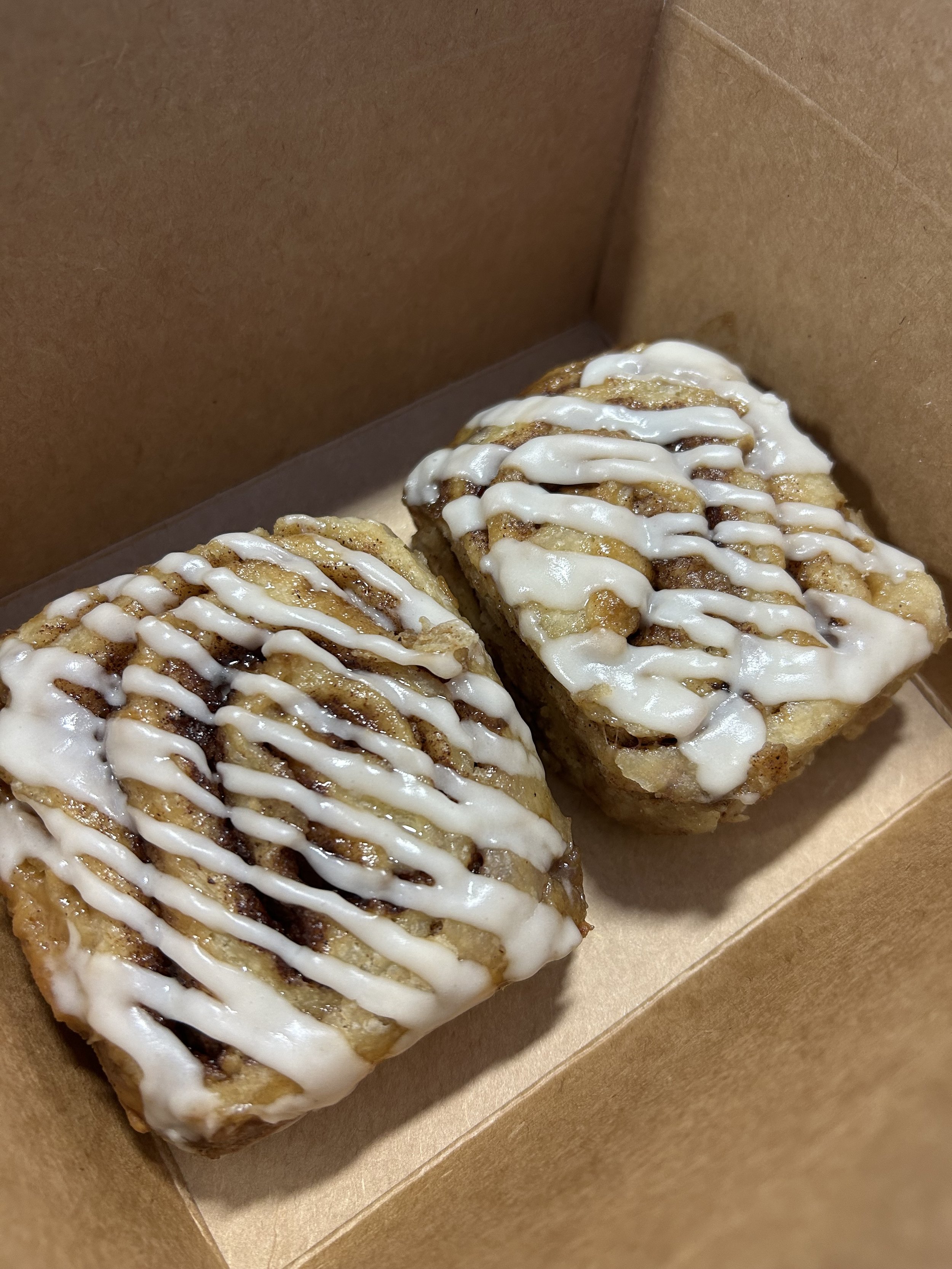 cinnamon rolls with icing 