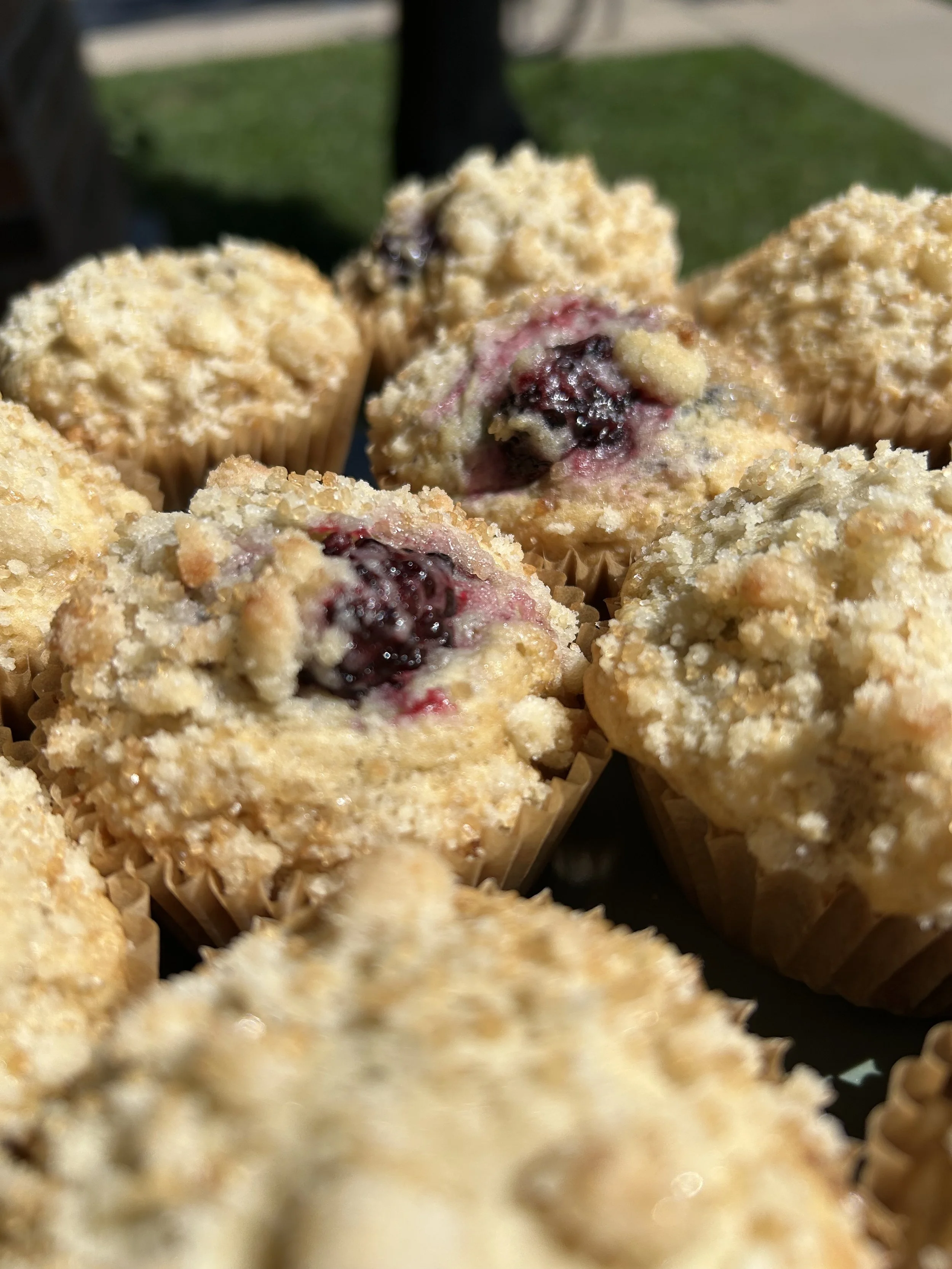 blackberry muffins with homemade crumble