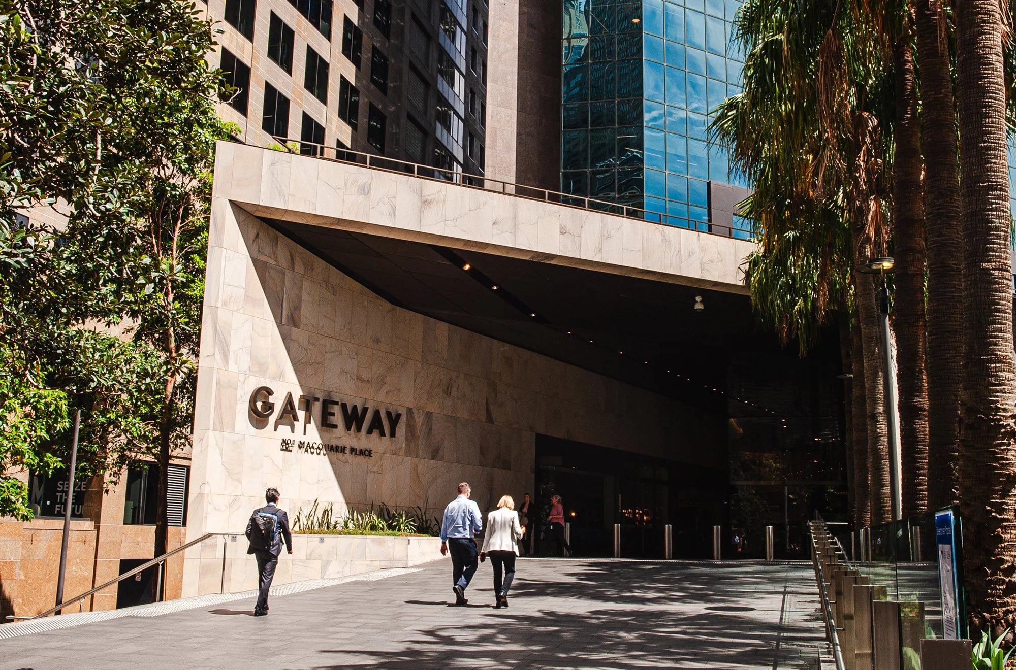 The GATEWAY Building is located at Number 1 Macquarie Place. We operate the Gateway Business Lounge by Fossix with the Lobby Tower. 