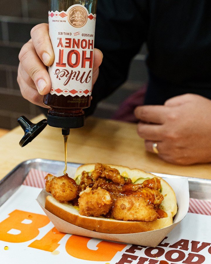 Still drizzling at Big Chicken until April 1st - The Hot Honey Shaq Snack🤩 with @mikeshothoney 

Crispy fried chicken tenders, pickles, cheese curds, hot honey mustard, topped with the signature drizzle or Mike's Hot Honey🤤 
#mikeshothoney #shaqsna