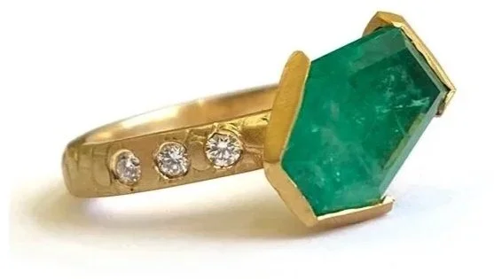 Custom commission. Emerald and 18ct Yellow Gold. 