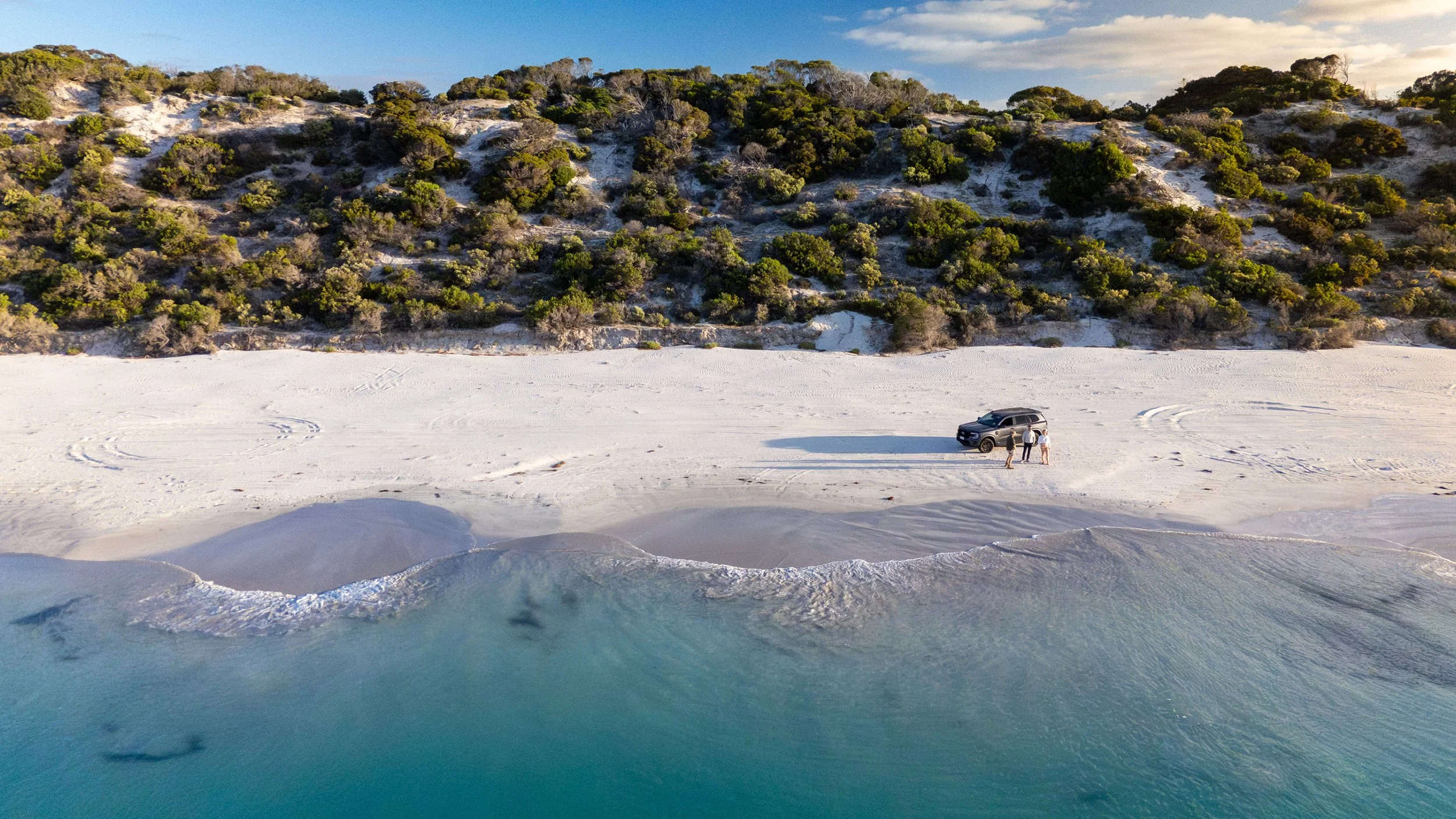 Emu Bay on Kangaroo Island with a car on a guided tour of kangaroo island