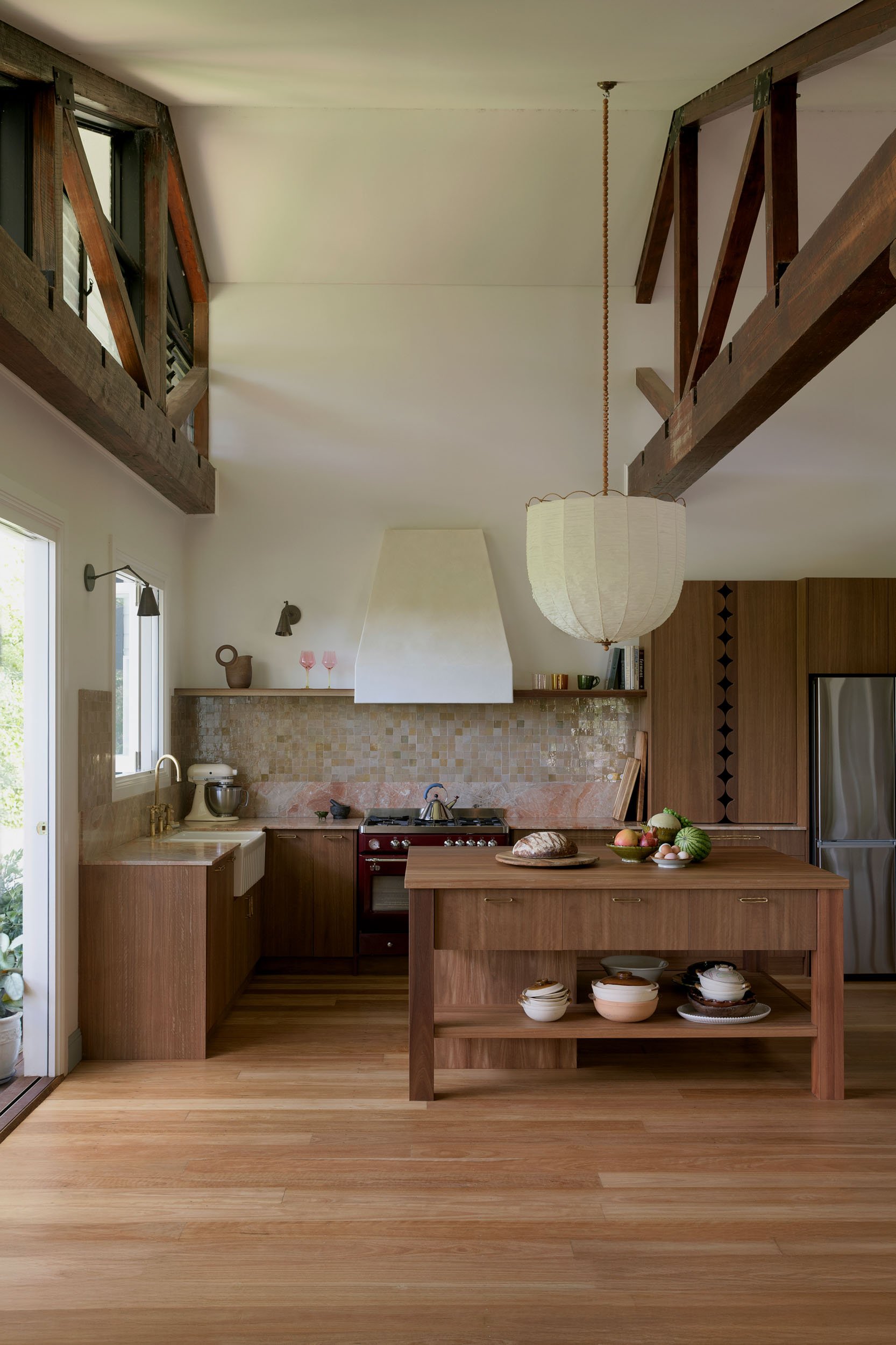 MISTY CREEK FARMHOUSE / STUDIO ISAZA