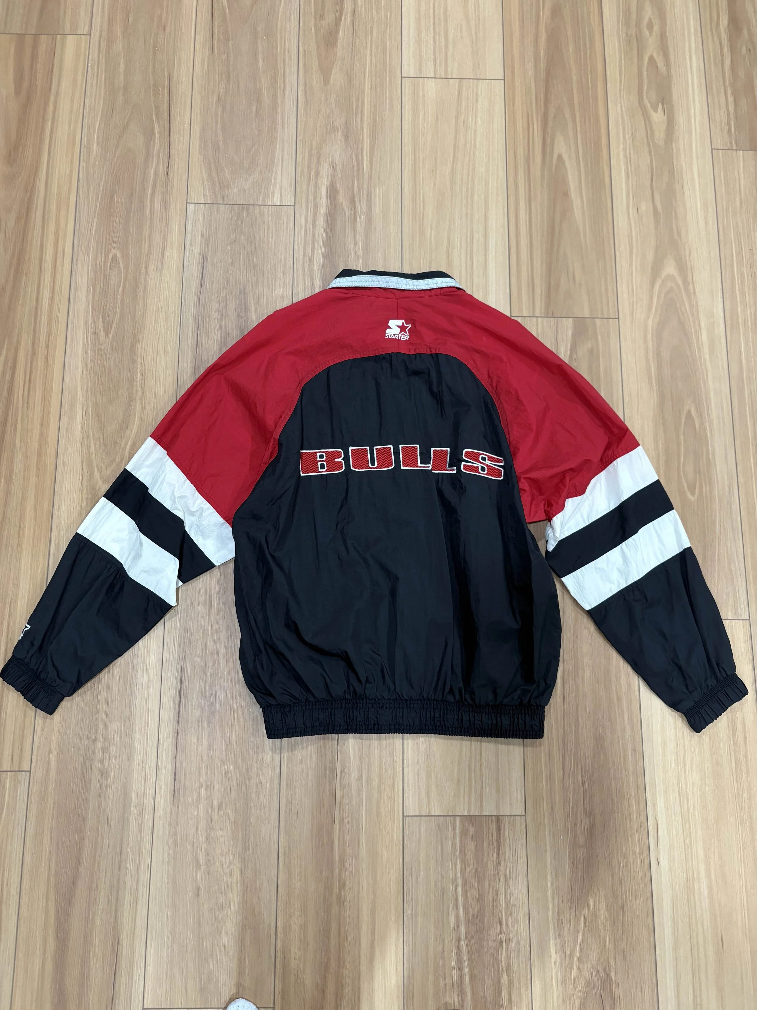 VINTAGE Chicago Bulls NBA Officially Licensed Starter Jacket (Michael Jordan) Black/Red