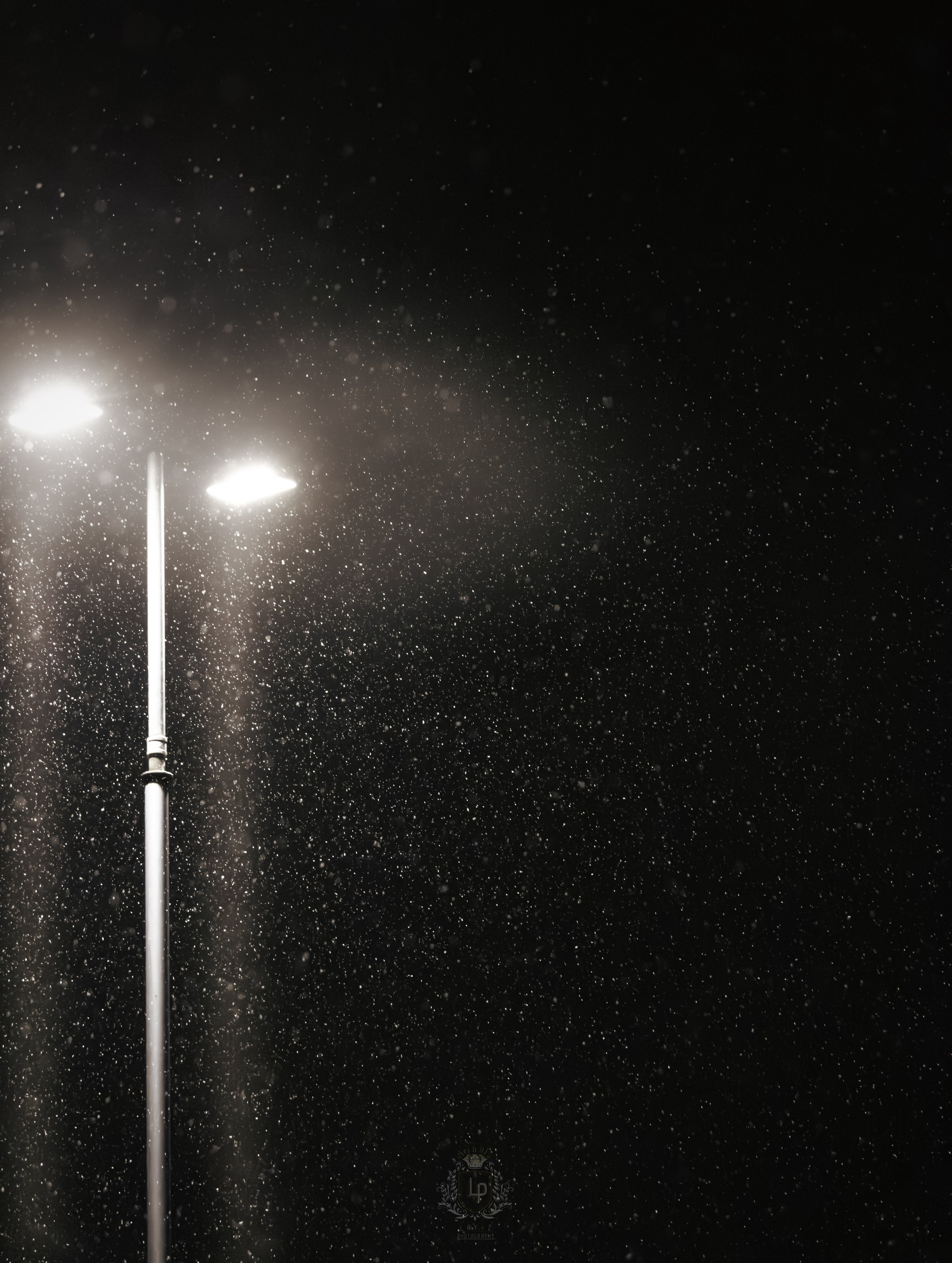 snowfall-night-street-light-pole-snowflakes-winter-dark-photography.jpg