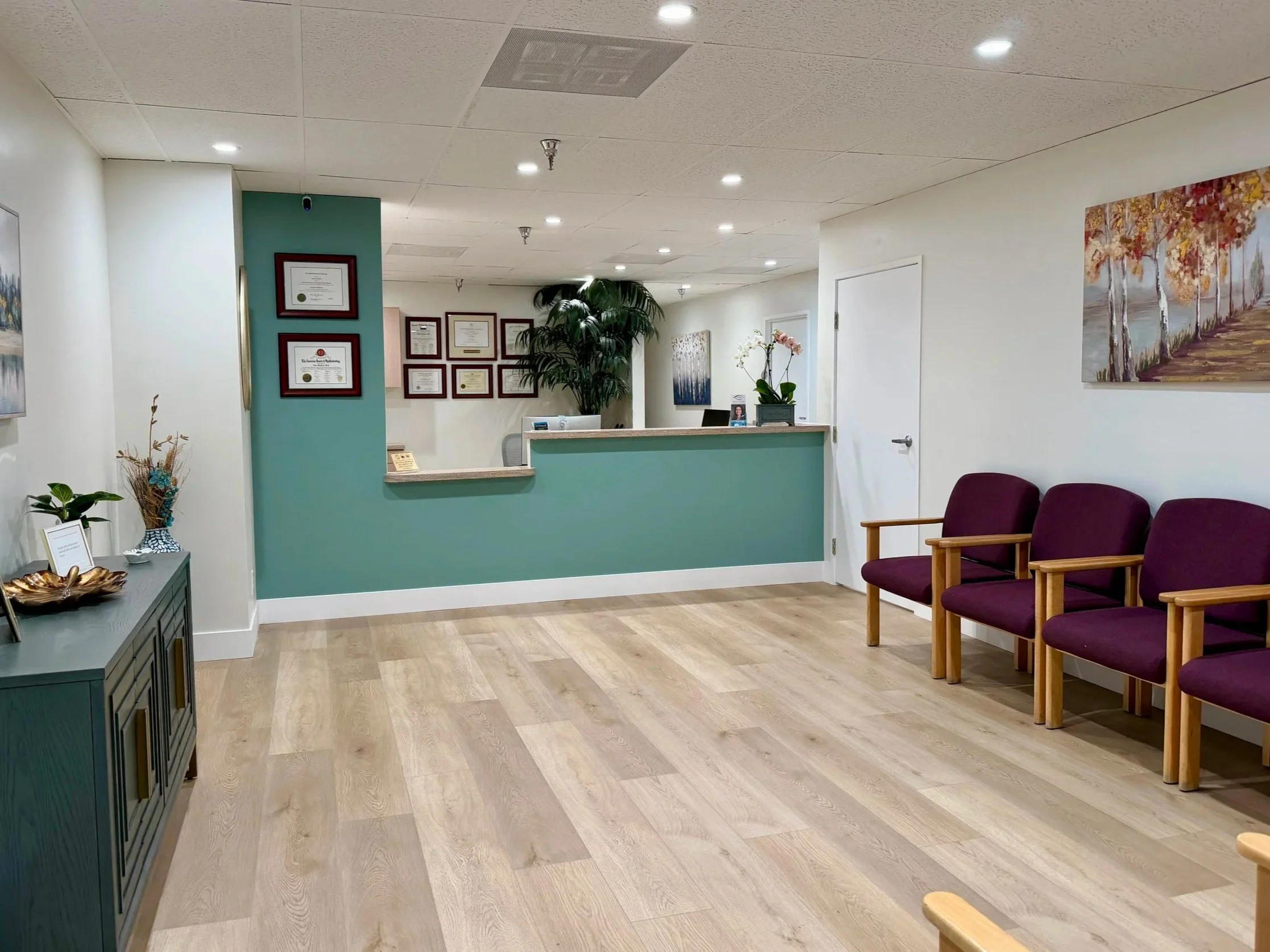 Waiting room of Simi Valley Retina Specialists in Conejo Valley at 1687 Erringer Road