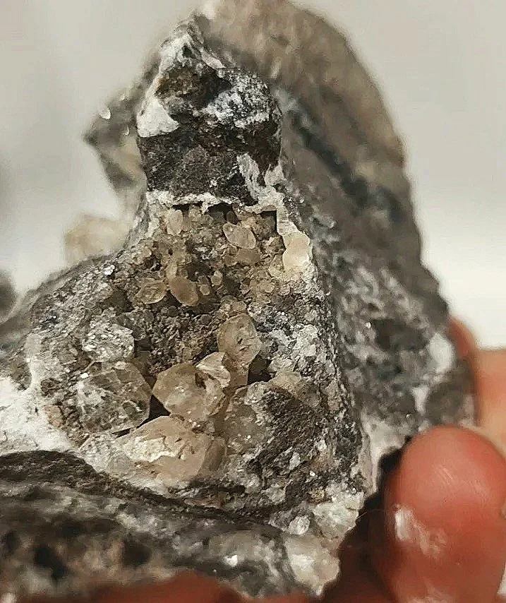 calcite+and+strontianite+specimen+from+mt.+pleasant+mills+pa+2.jpg