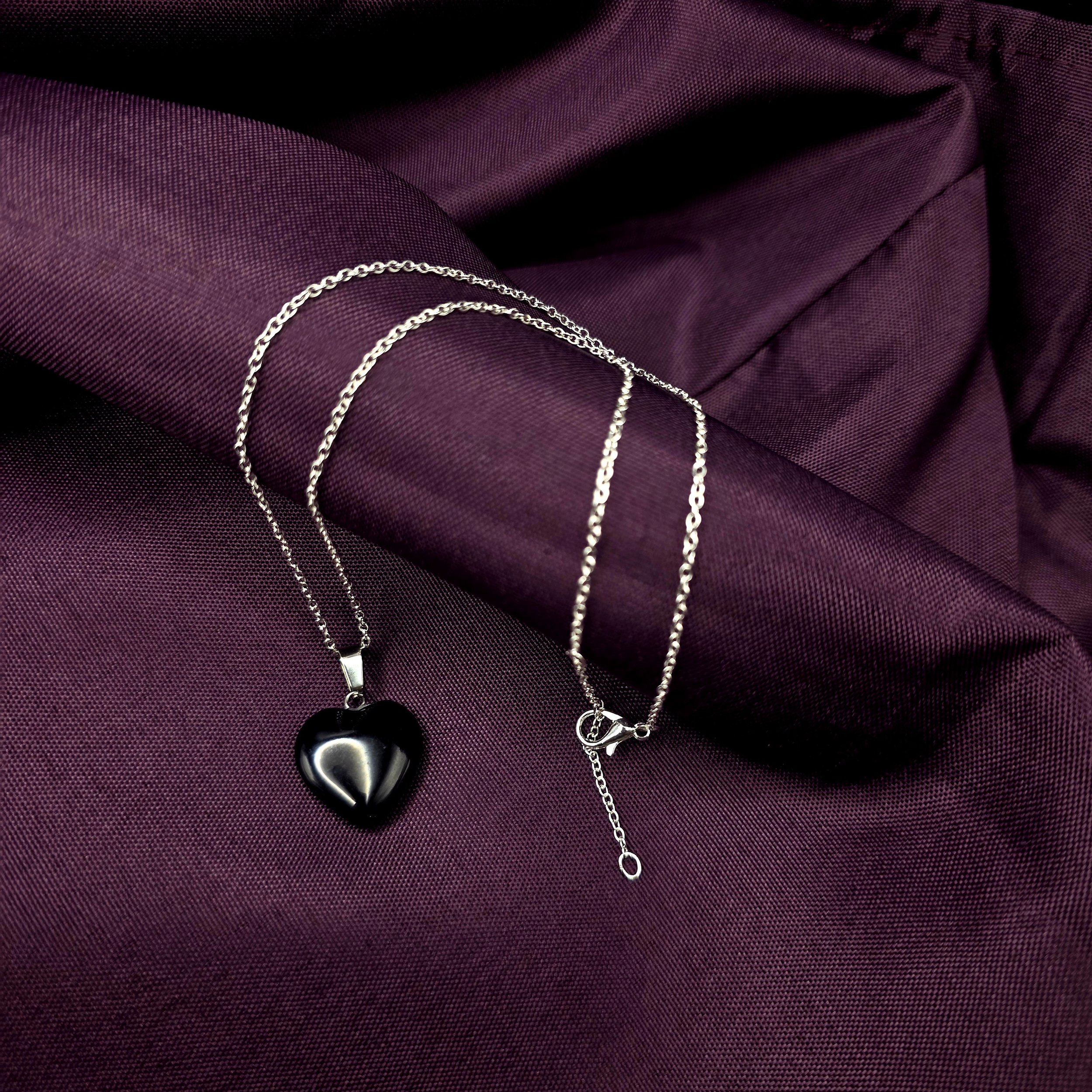 natural stone black onyx heart pendant.jpg