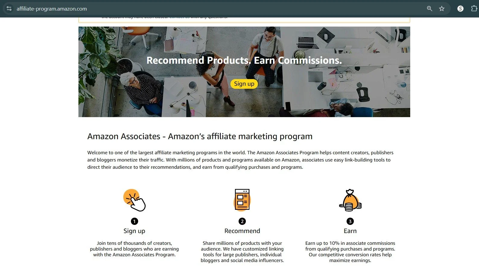 Amazon Associates affiliate marketing program homepage showing the 'Sign up', 'Recommend', and 'Earn' process. A guide to monetizing content by earning up to 10% in associate commissions.