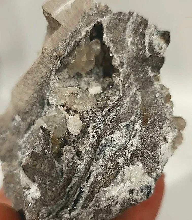 calcite+and+strontianite+specimen+from+mt.+pleasant+mills+pa.jpg