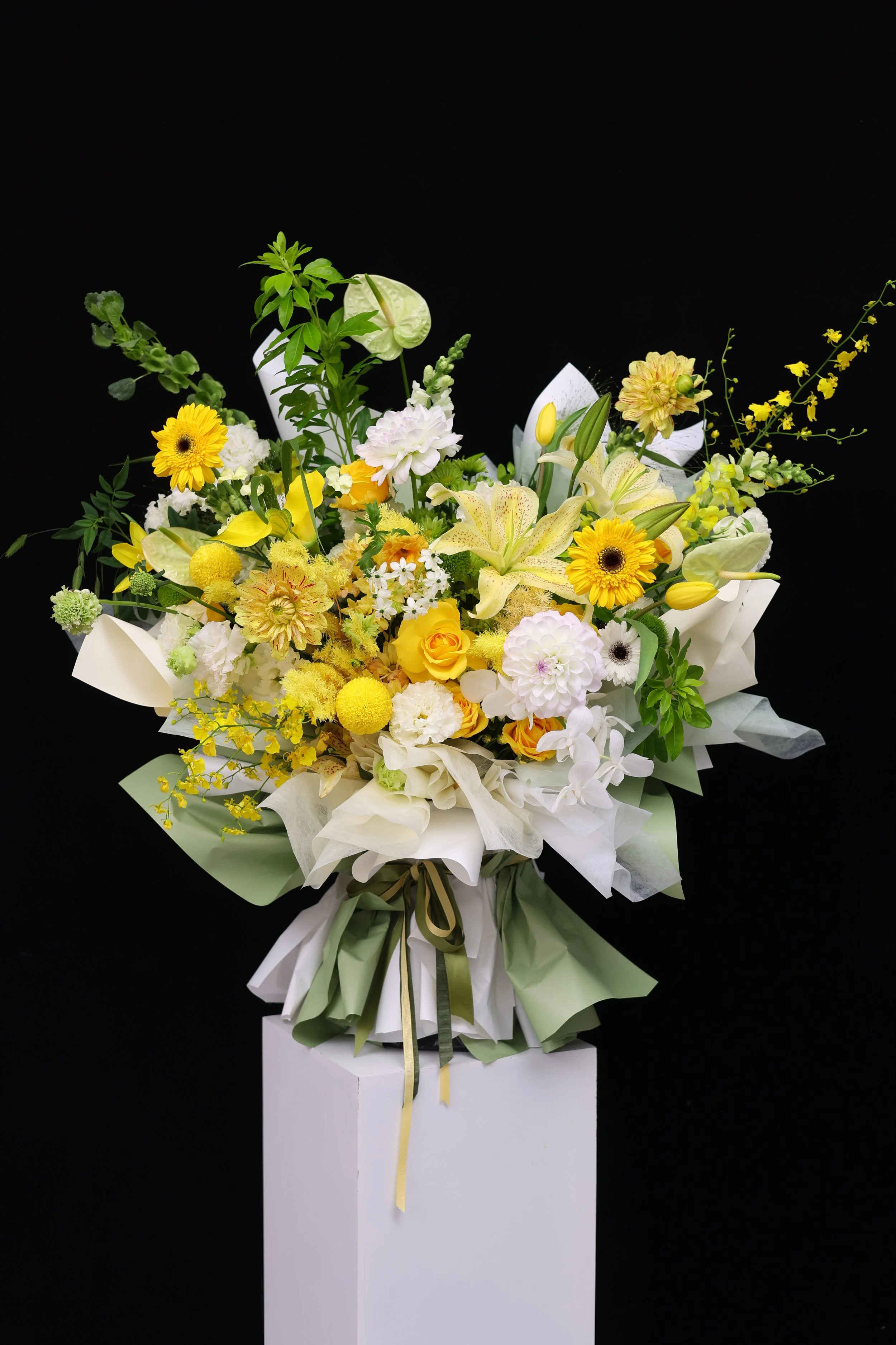 Grand Scale Arrangement bouquet