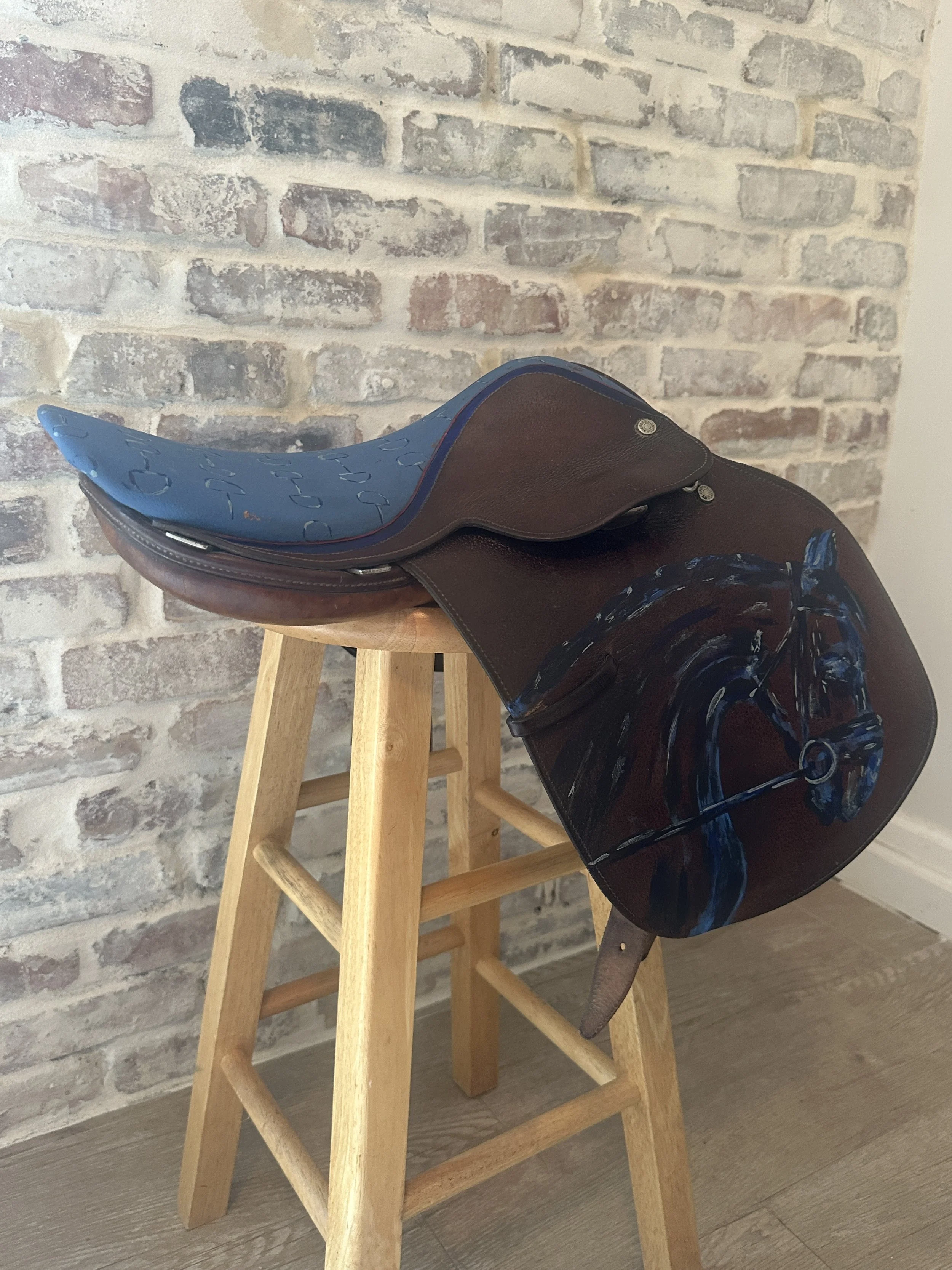 CUSTOM SADDLE