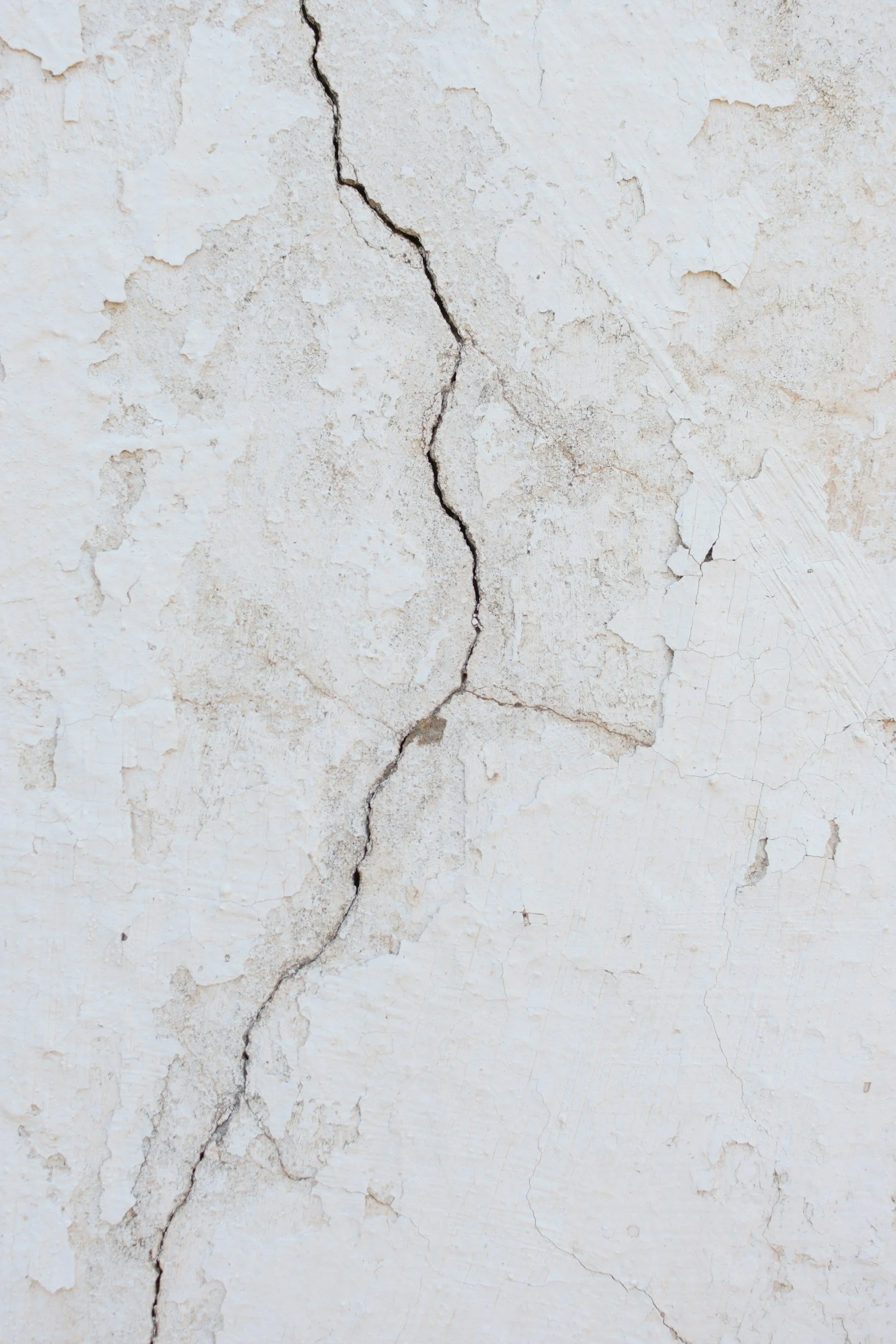 Should You Worry About Cracks in Stucco? A Southern California Homebuyer’s Guide