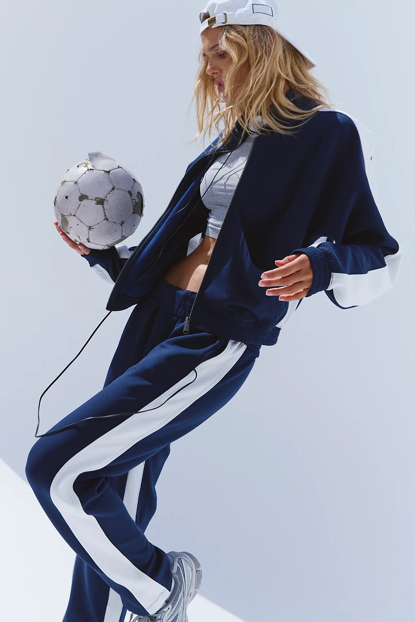 FREE PEOPLE BY DAMIEN FRY