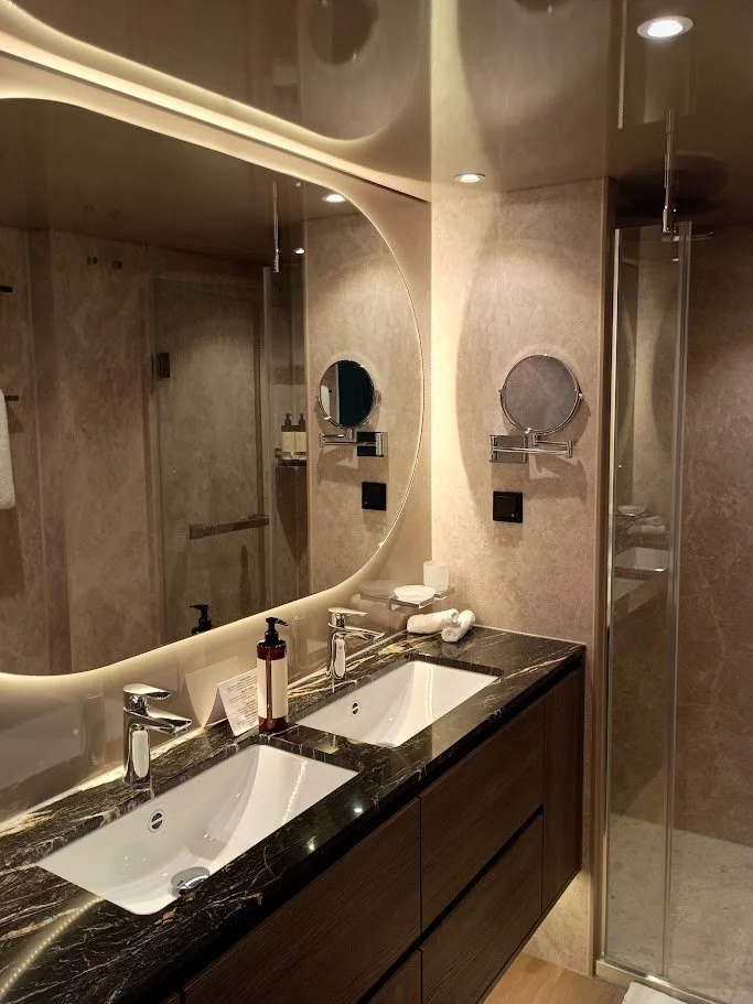 Suite Bathroom.jpg