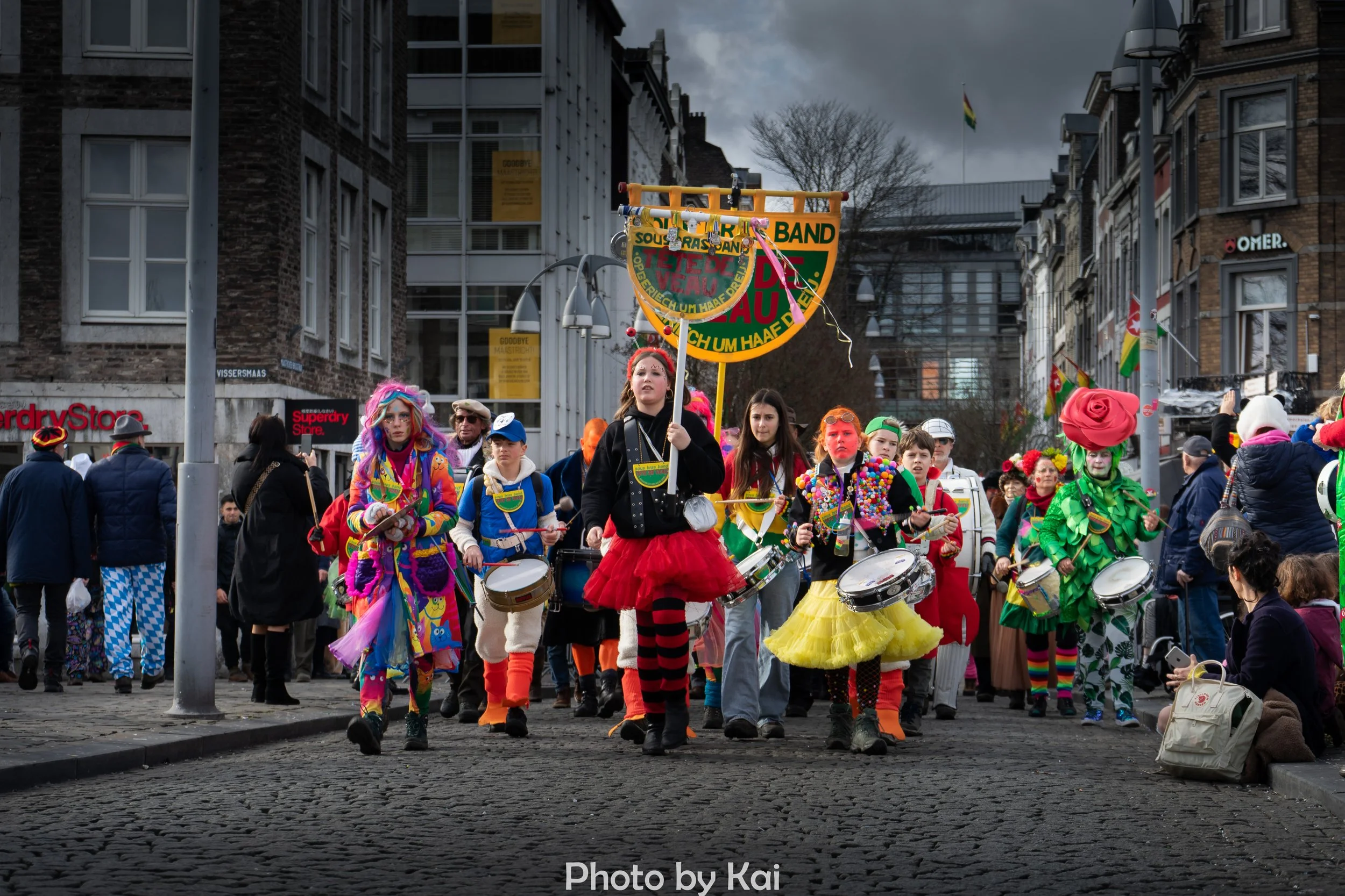 Children parade in Maastricht carnival.jpg
